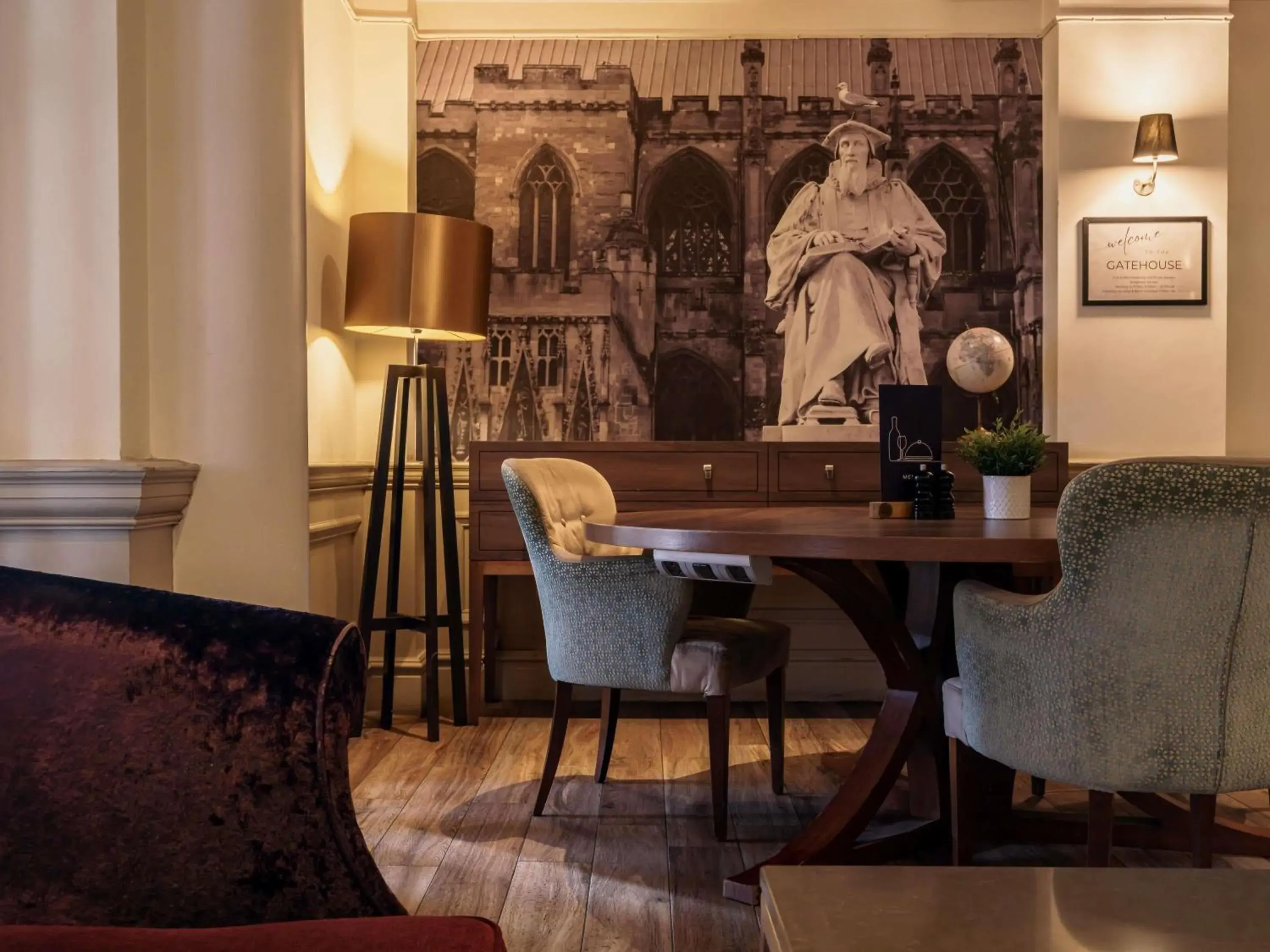 Lounge or bar in Mercure Exeter Southgate Hotel Lounge or bar in Mercure Exeter Southgate Hotel