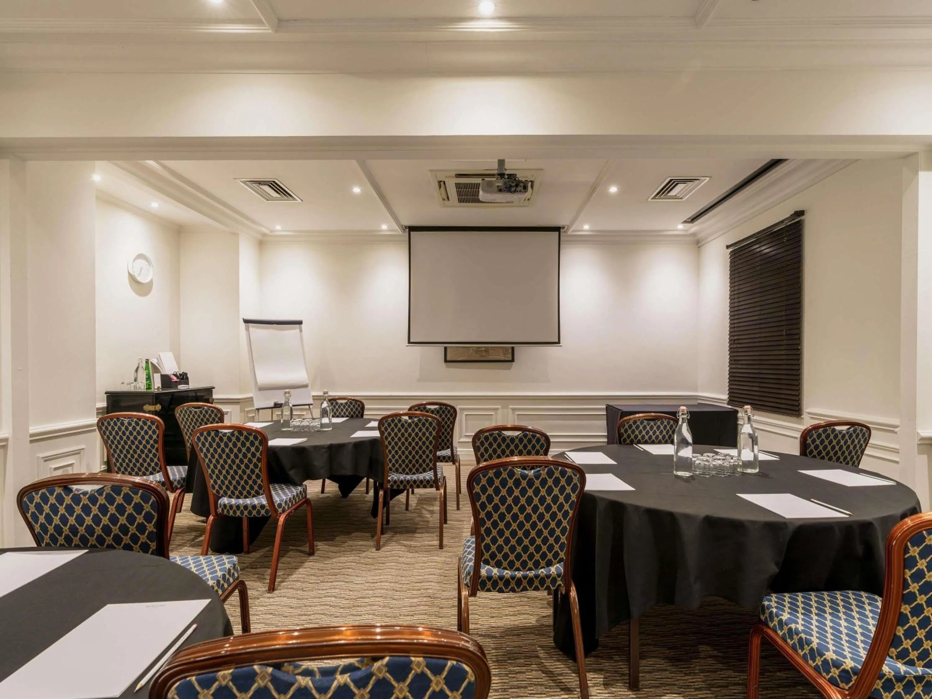 Meeting/conference room in Mercure Exeter Southgate Hotel