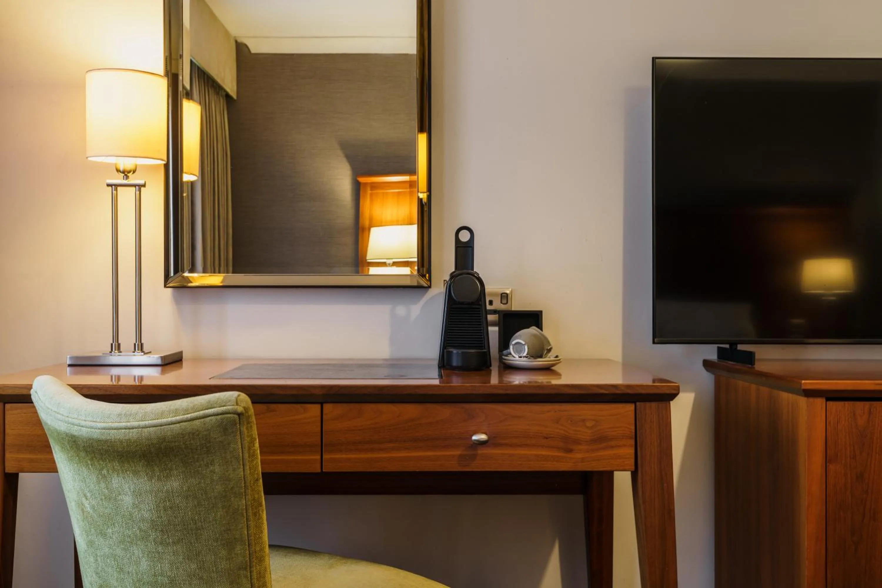 Bedroom in Mercure Exeter Southgate Hotel