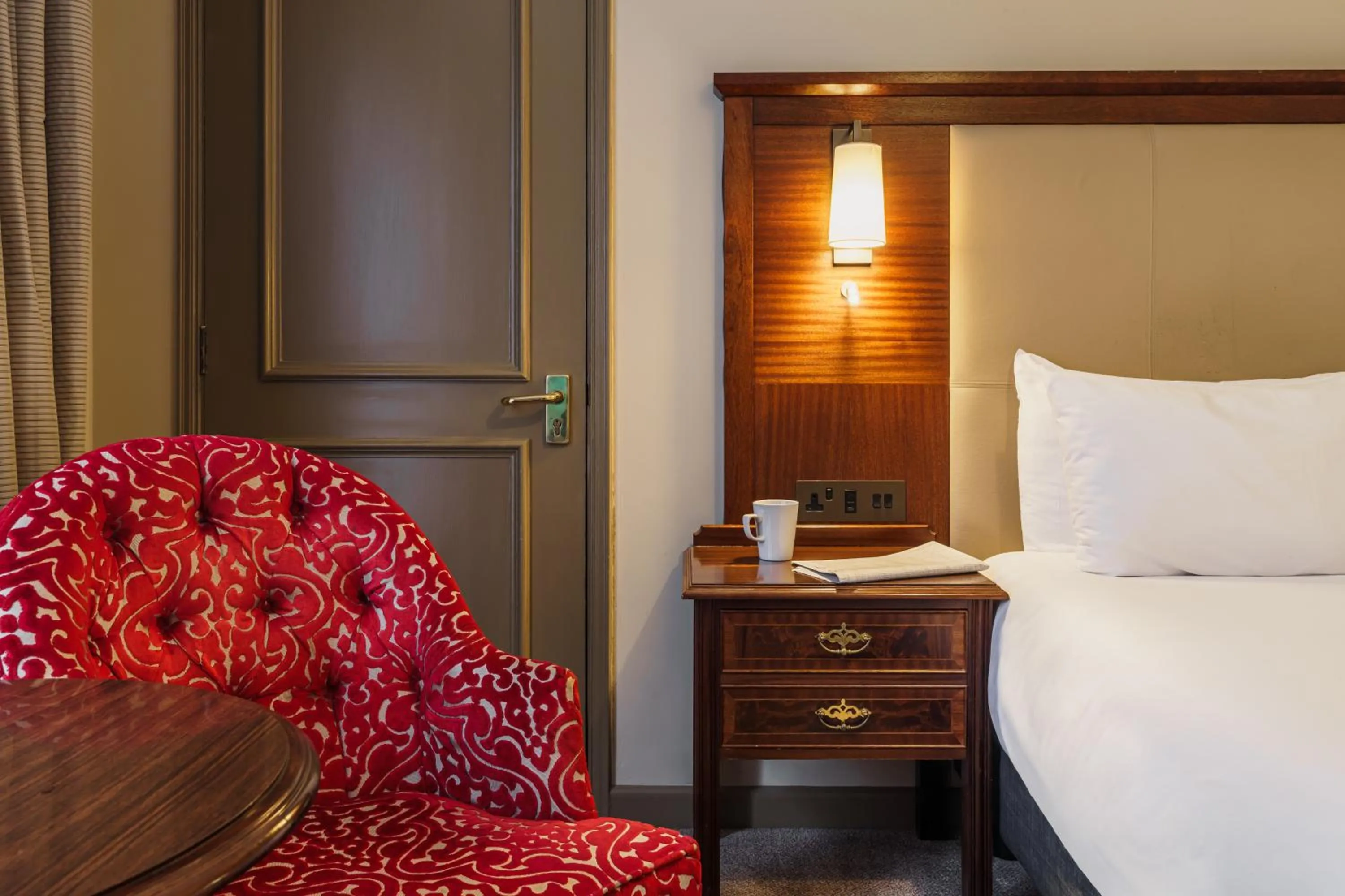 Bedroom, Bed in Mercure Exeter Southgate Hotel