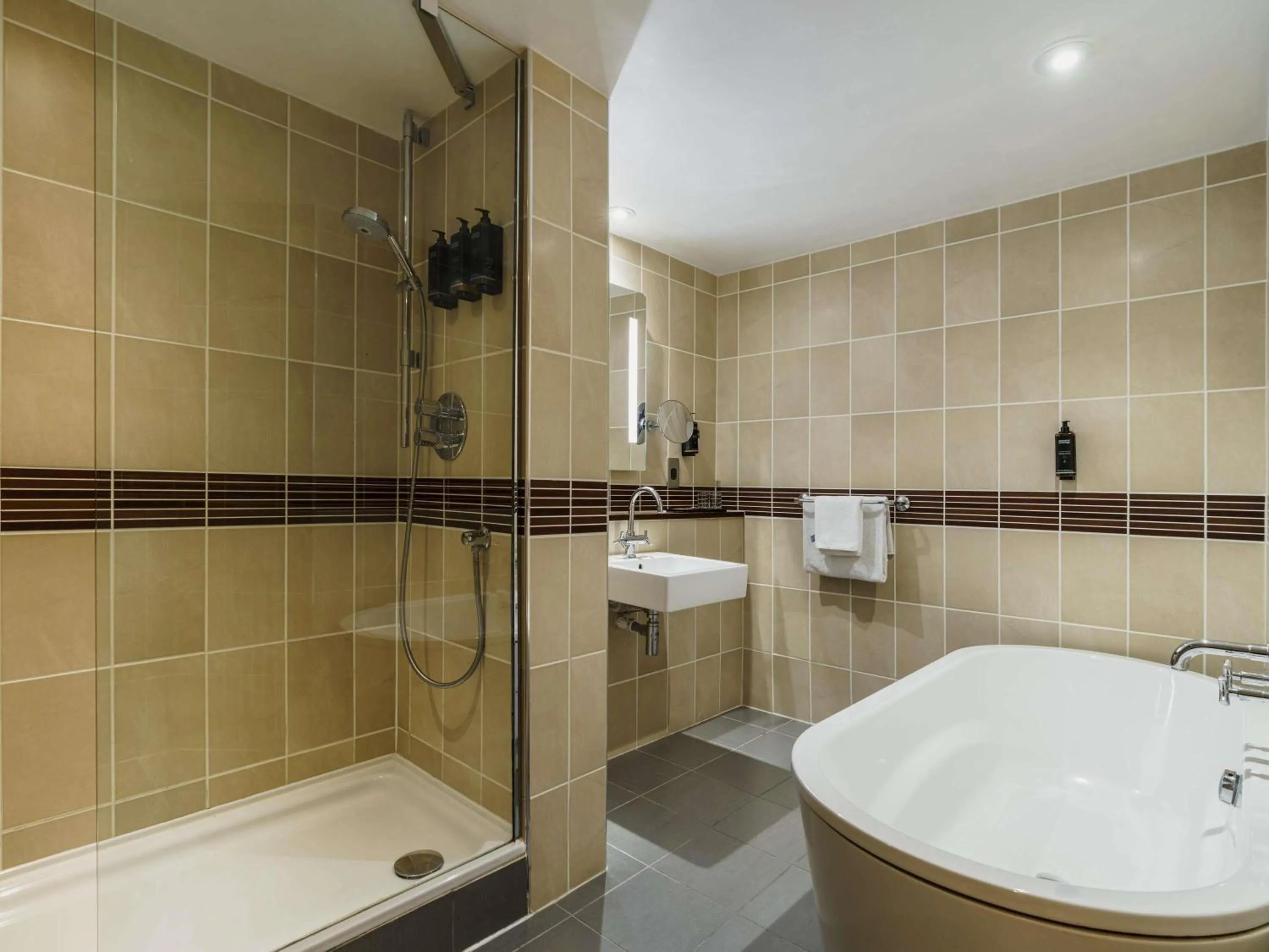 Bedroom in Mercure Exeter Southgate Hotel