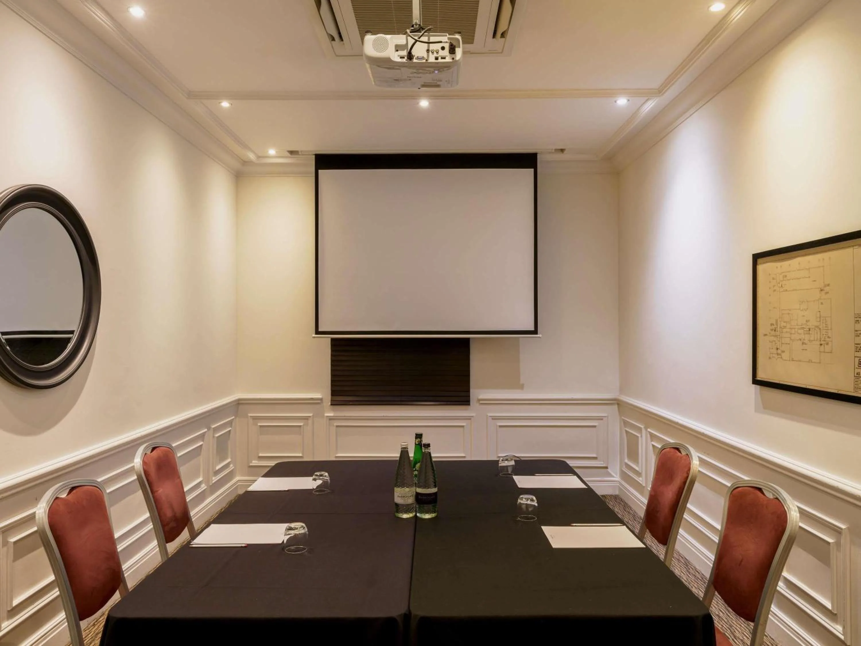Meeting/conference room in Mercure Exeter Southgate Hotel