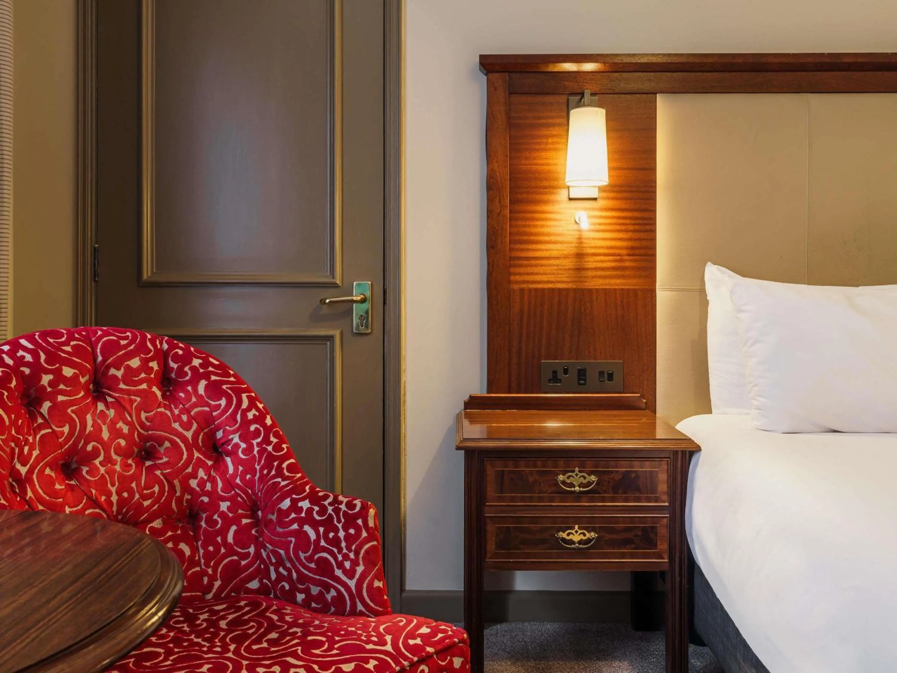 Bedroom, Bed in Mercure Exeter Southgate Hotel