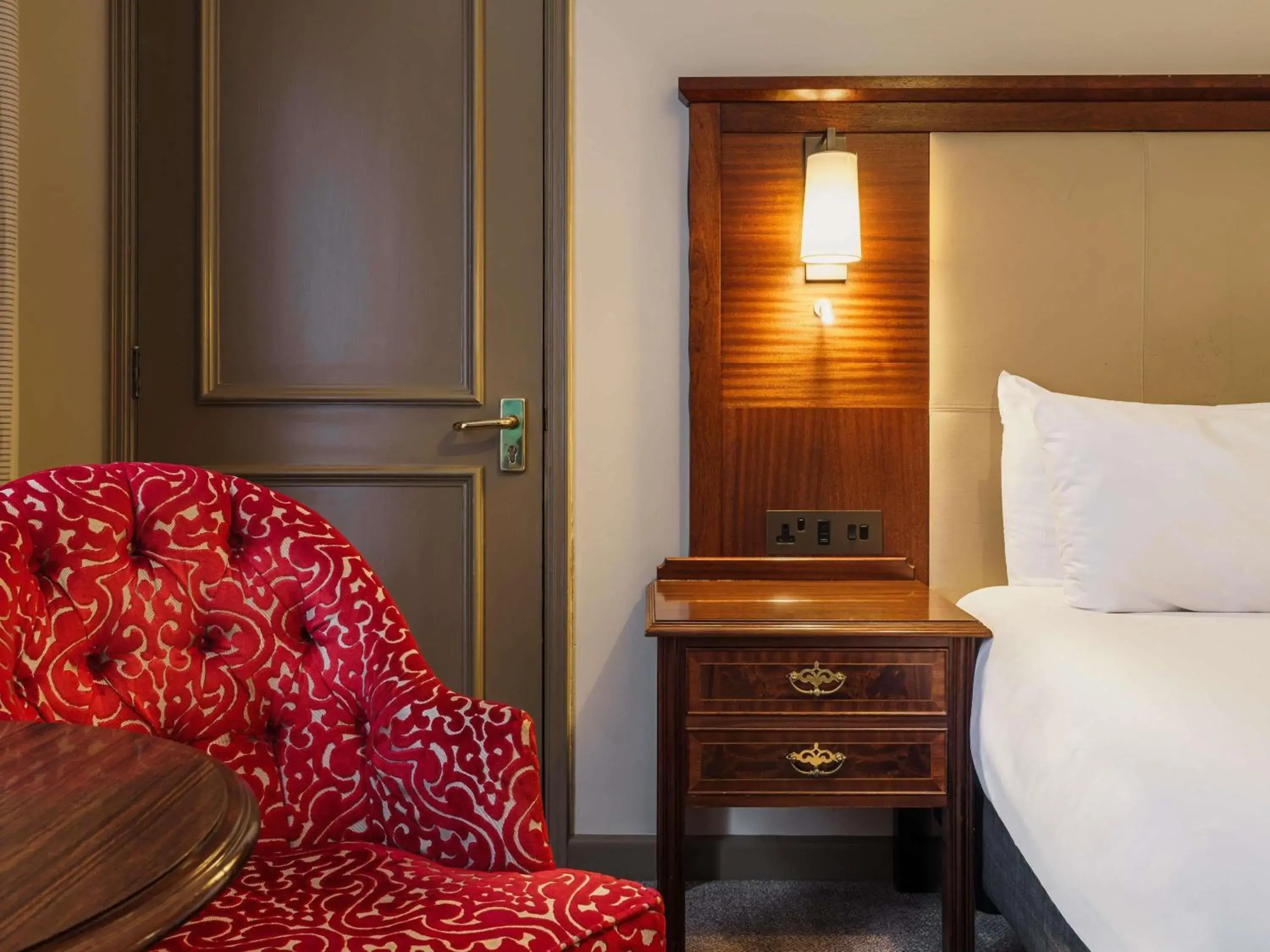 Bedroom, Bed in Mercure Exeter Southgate Hotel Bedroom, Bed in Mercure Exeter Southgate Hotel