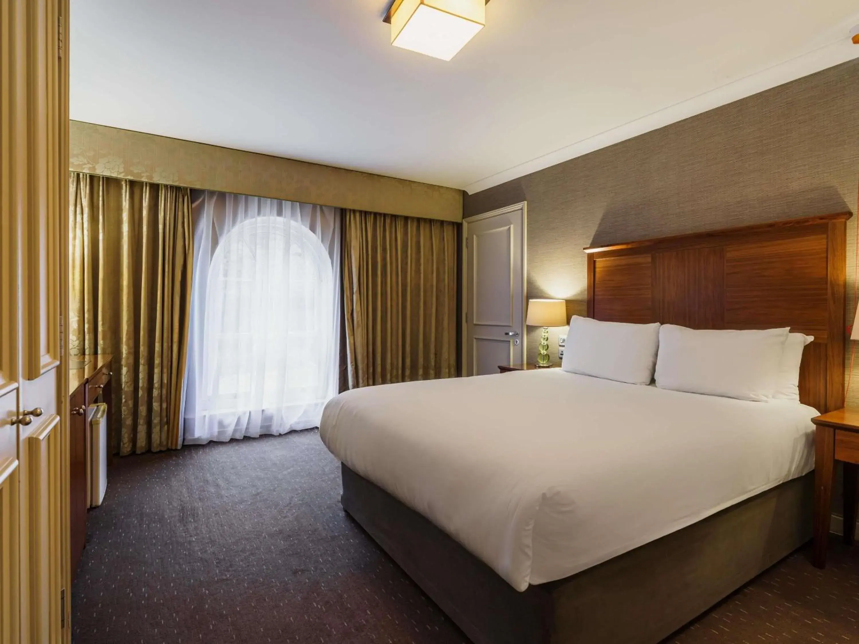 Bedroom, Bed in Mercure Exeter Southgate Hotel Bedroom, Bed in Mercure Exeter Southgate Hotel