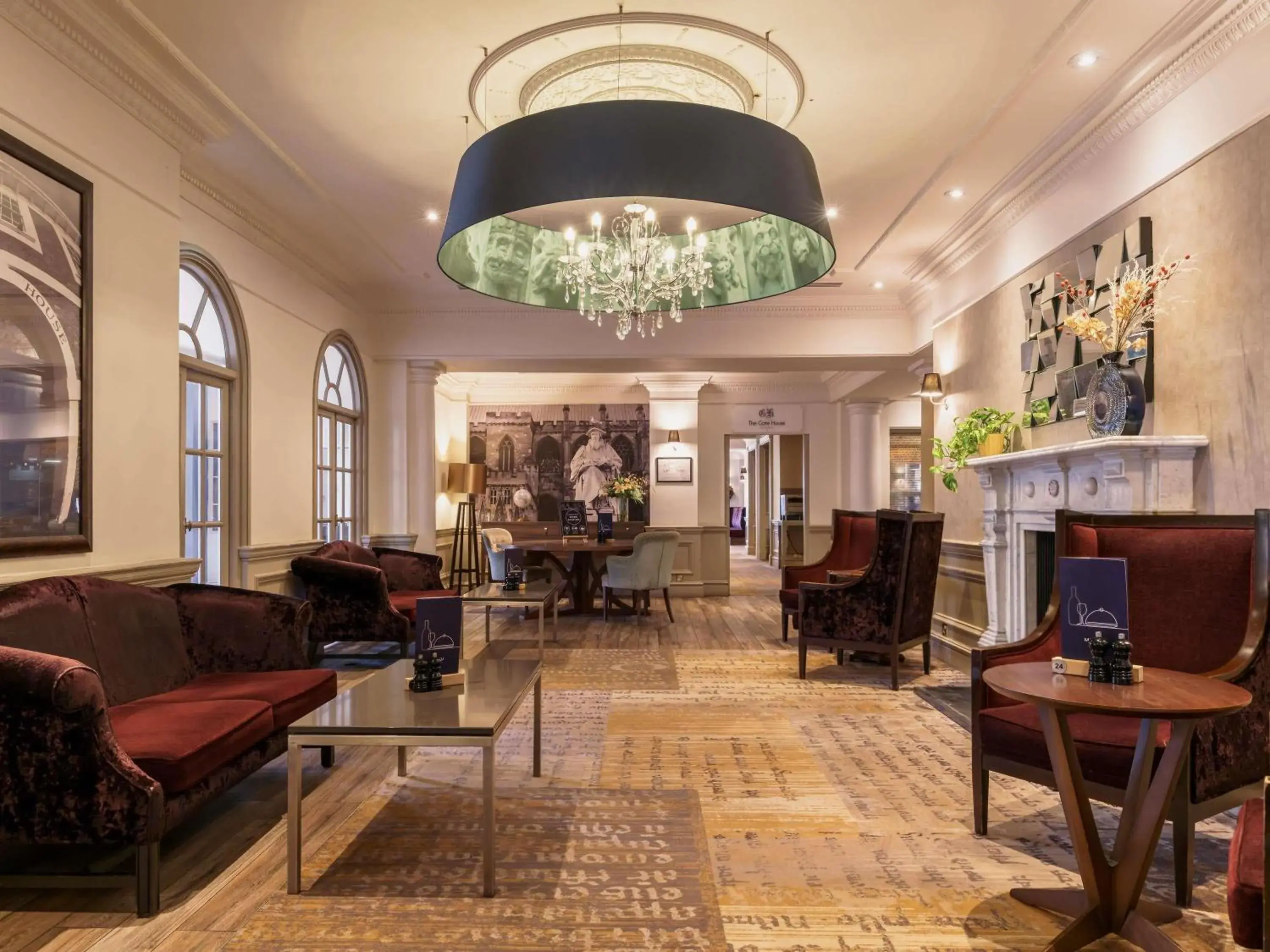 Lounge or bar in Mercure Exeter Southgate Hotel Lounge or bar in Mercure Exeter Southgate Hotel