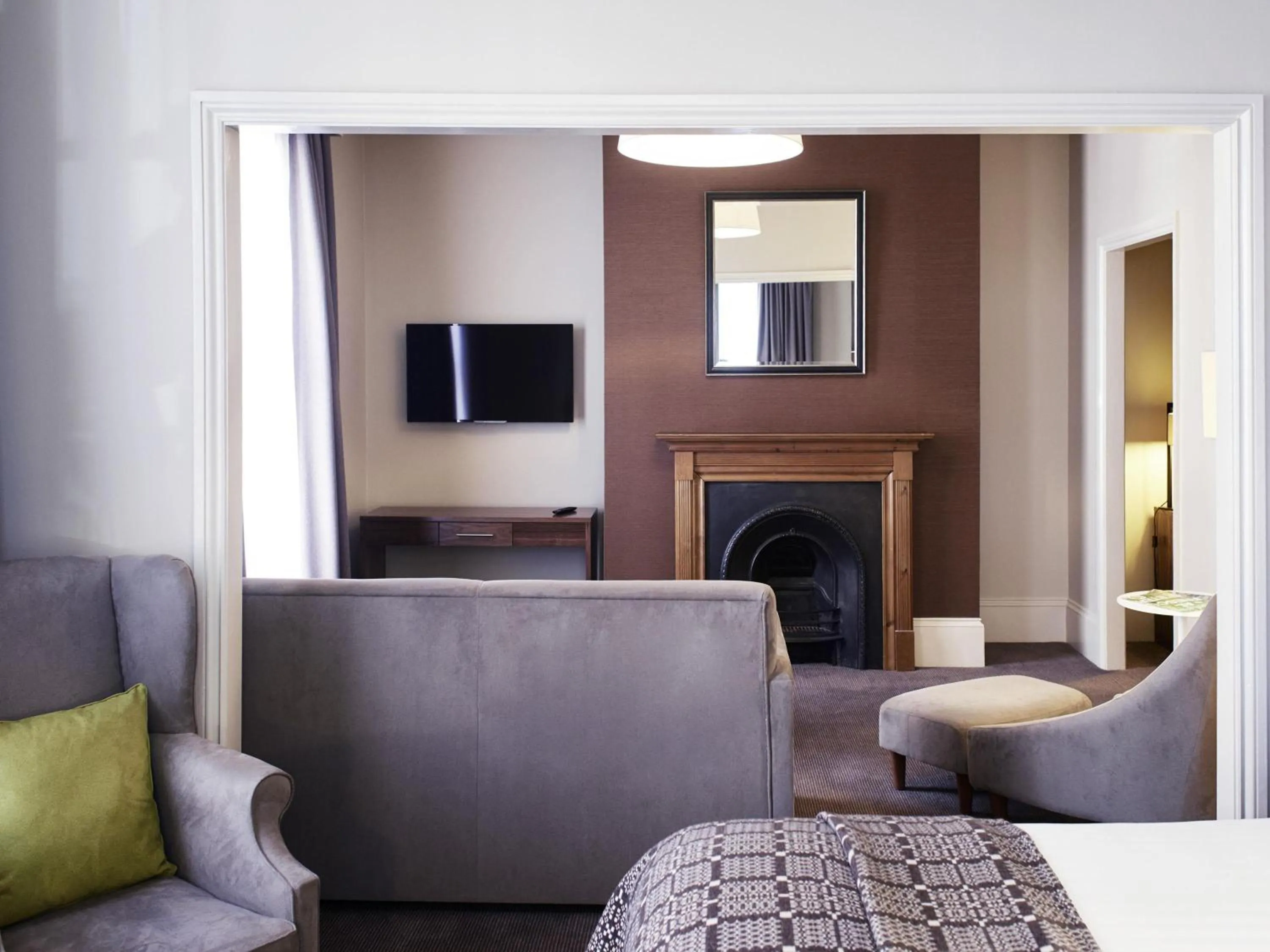 Seating area in Mercure Exeter Southgate Hotel