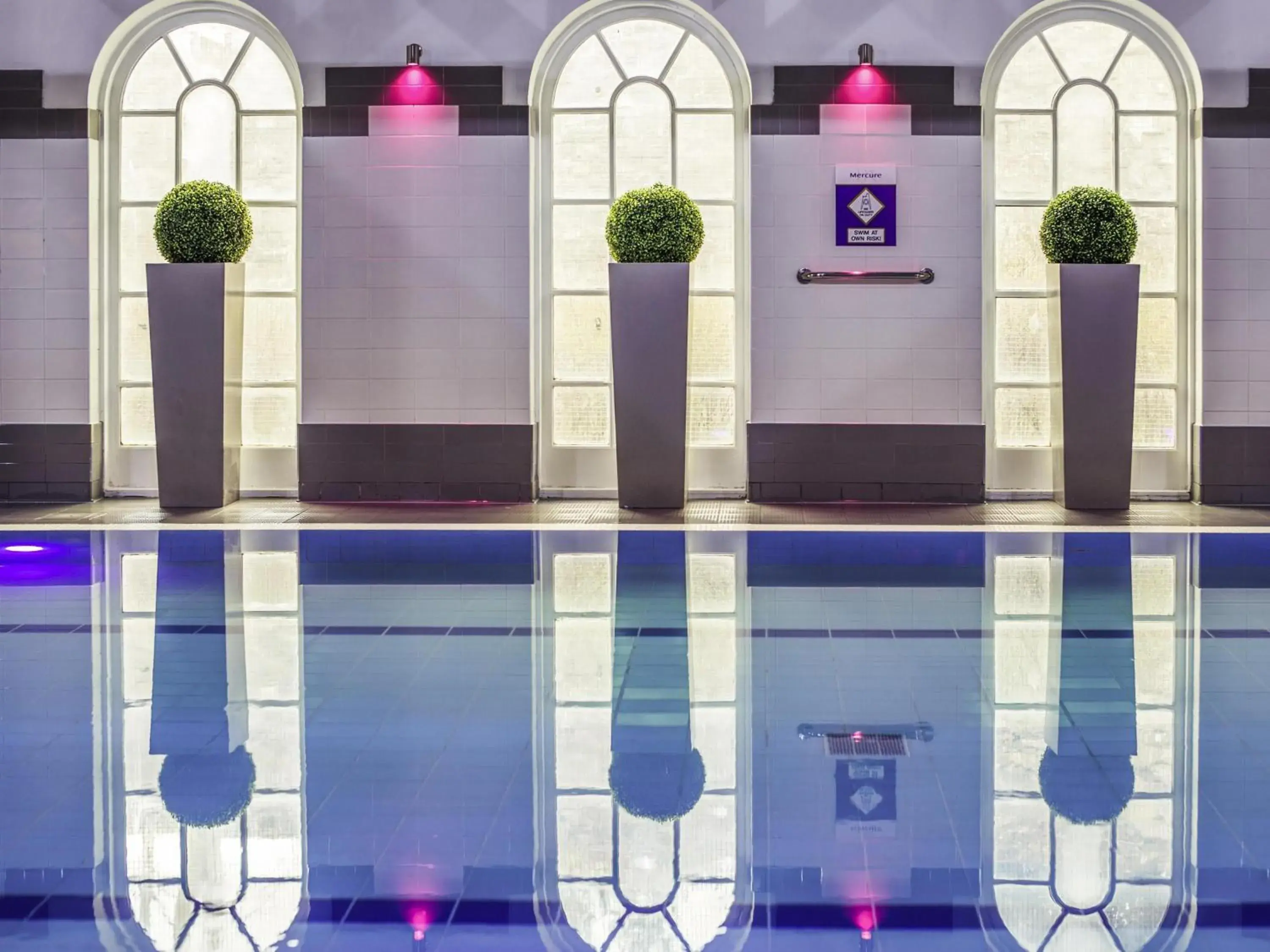 Pool view in Mercure Exeter Southgate Hotel Pool view in Mercure Exeter Southgate Hotel