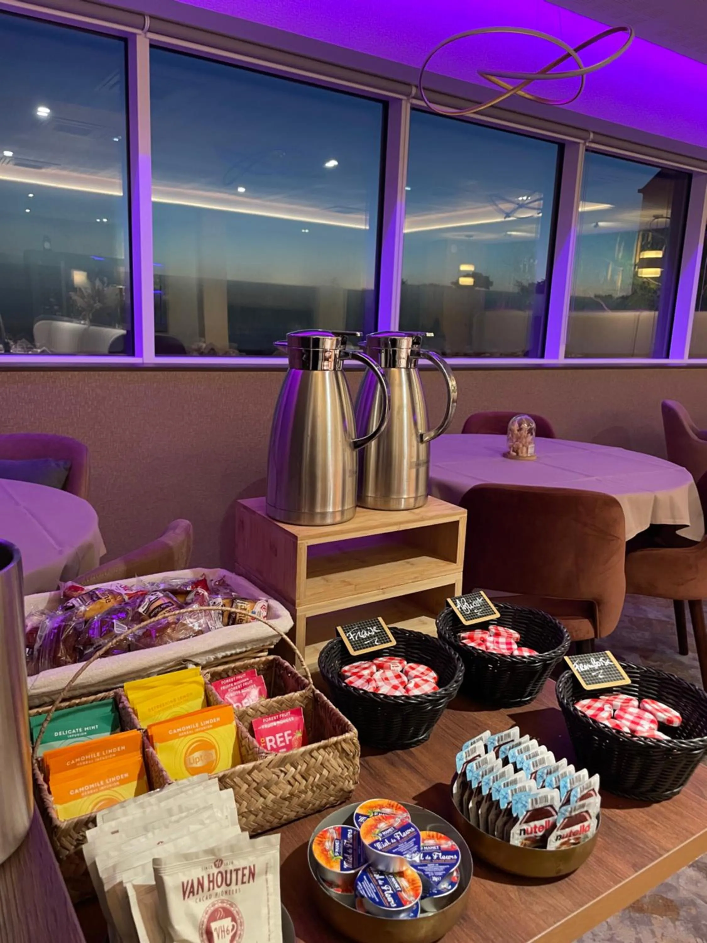 Breakfast in Hôtel Le Manoir du Roselier