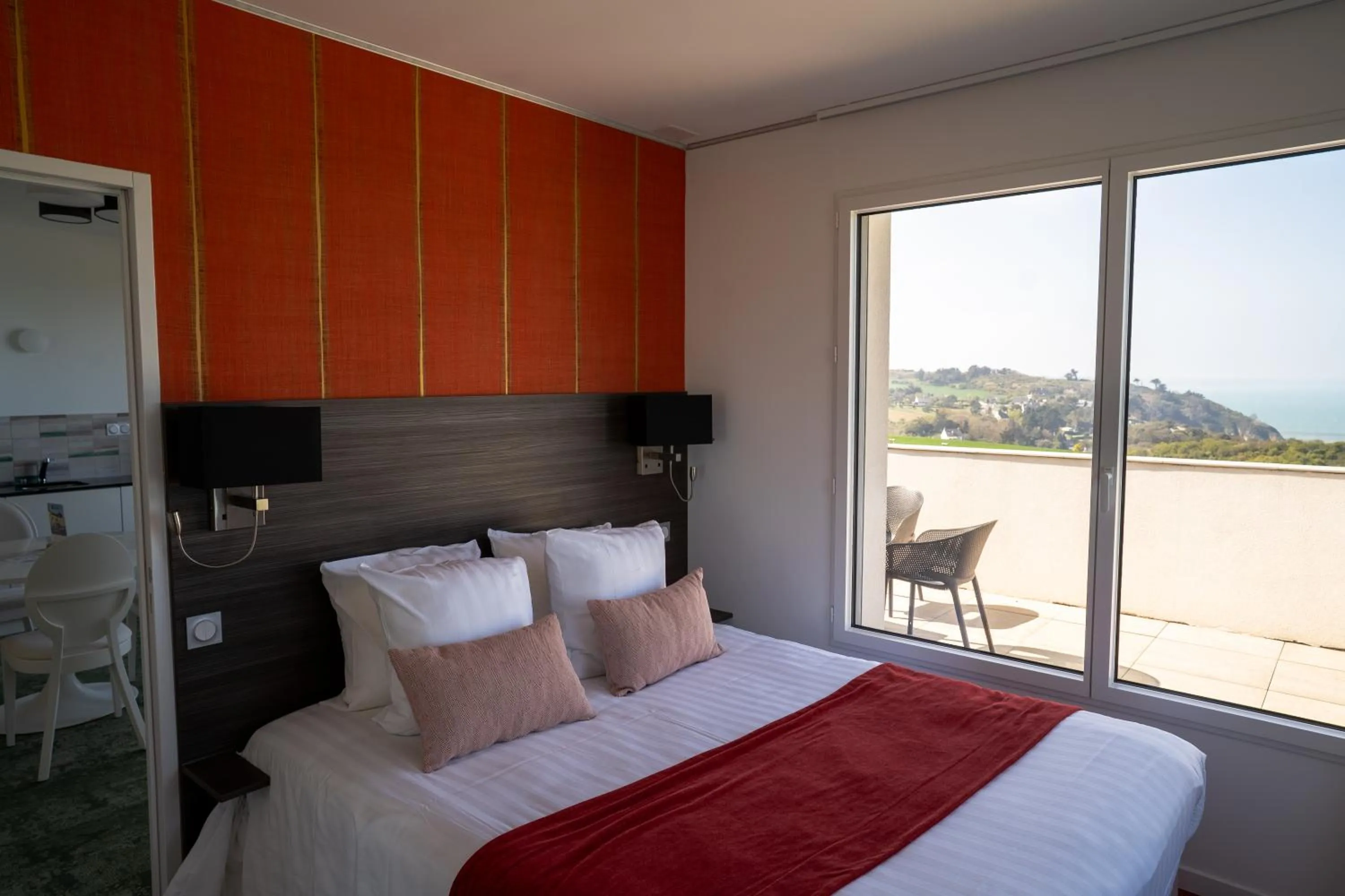 Balcony/Terrace, Bed in Hôtel Le Manoir du Roselier