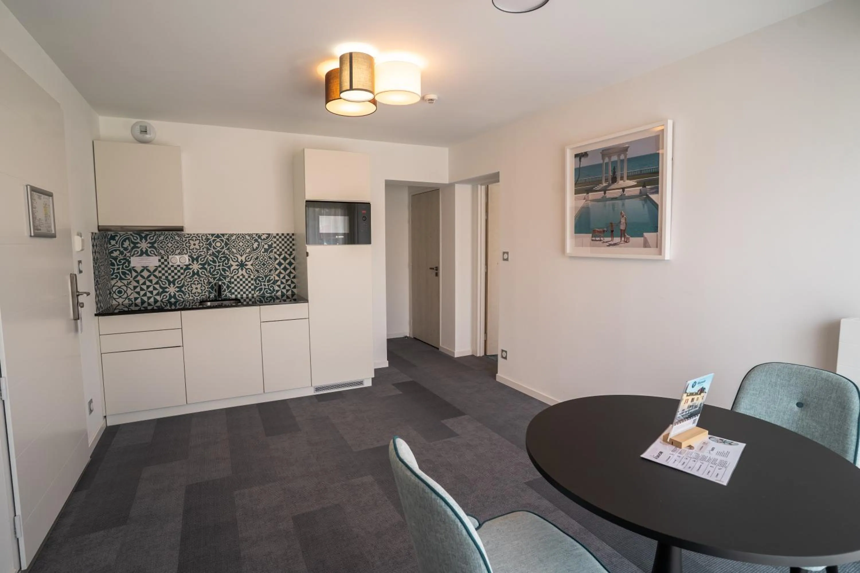 Kitchen or kitchenette in Hôtel Le Manoir du Roselier