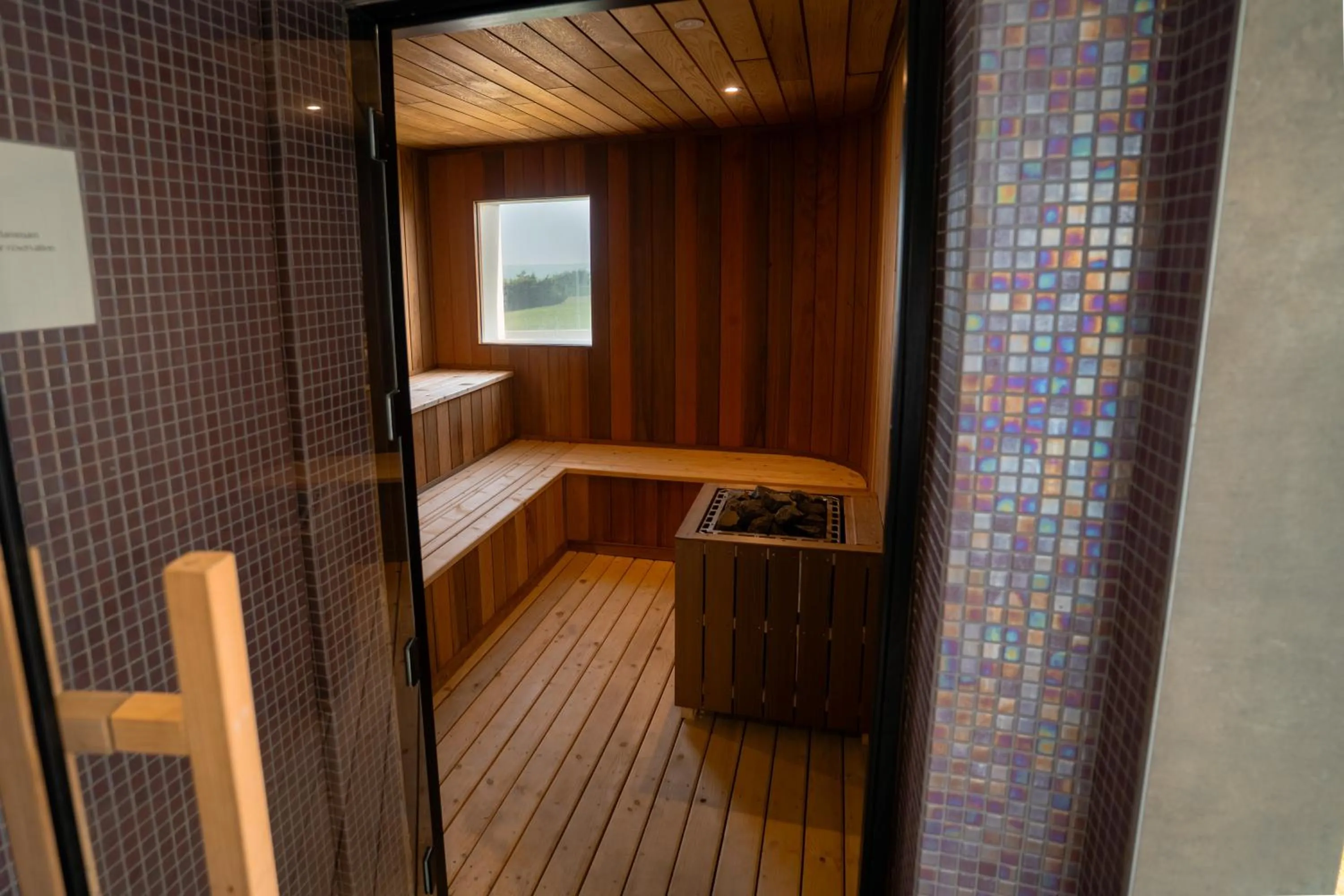 Sauna, Bed in Hôtel Le Manoir du Roselier