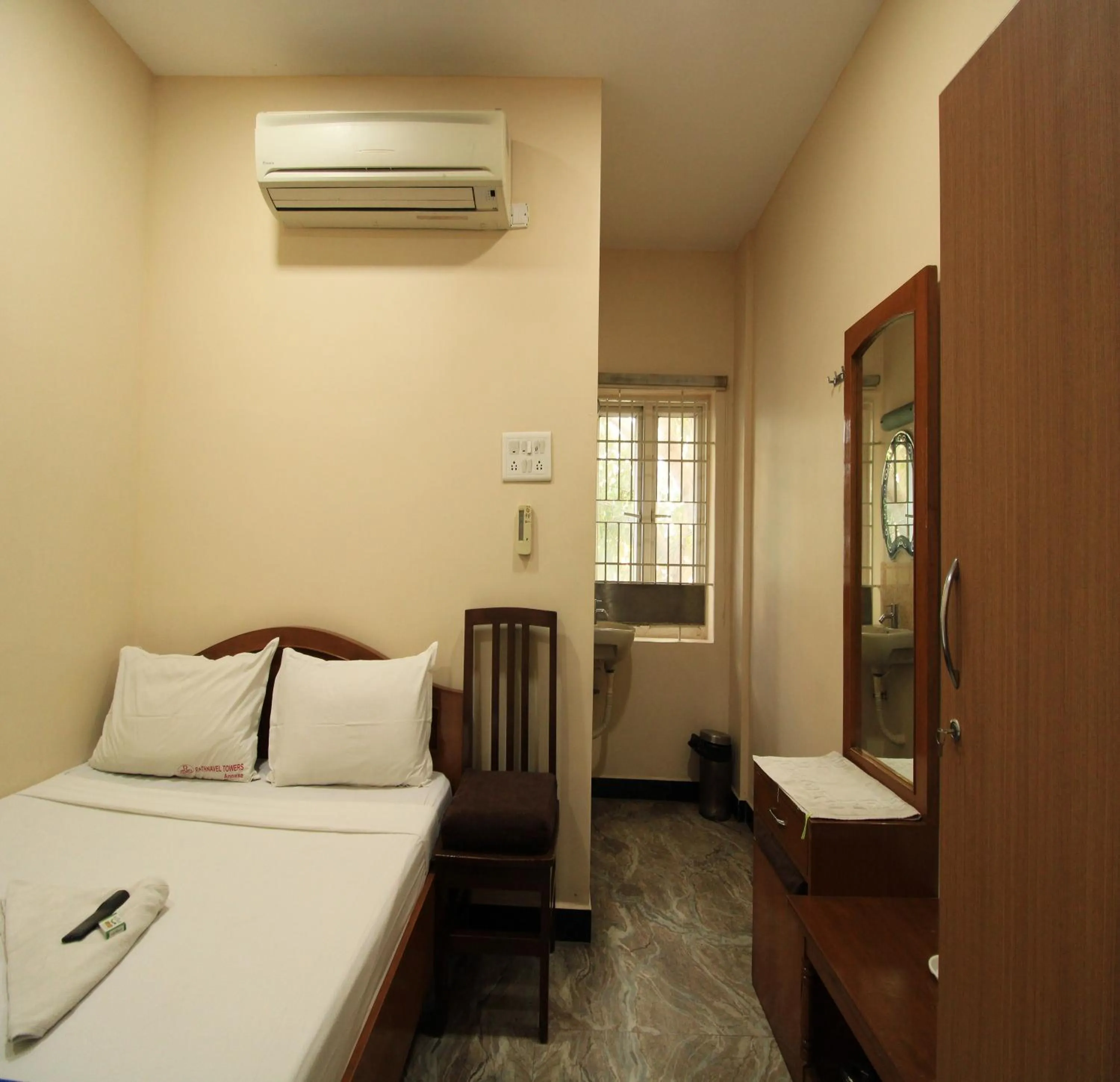 Bed in Hotel Rathnavel Towers