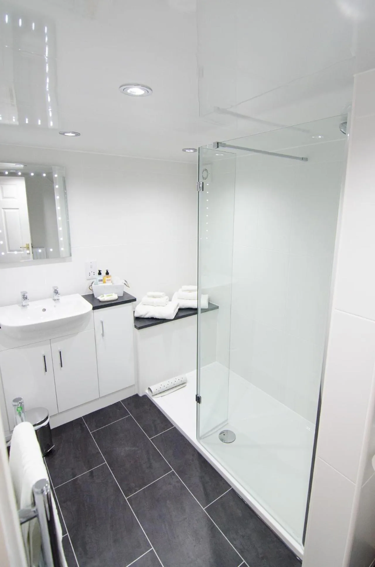 Bathroom in Ellerby Country Inn