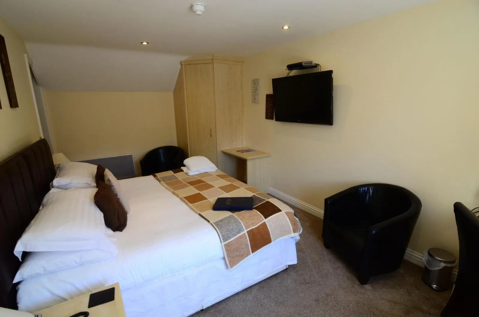Photo of the whole room, Bed in Ellerby Country Inn