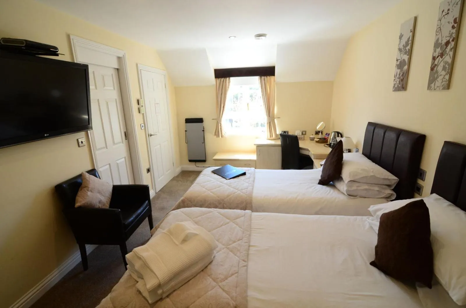 Photo of the whole room, Bed in Ellerby Country Inn