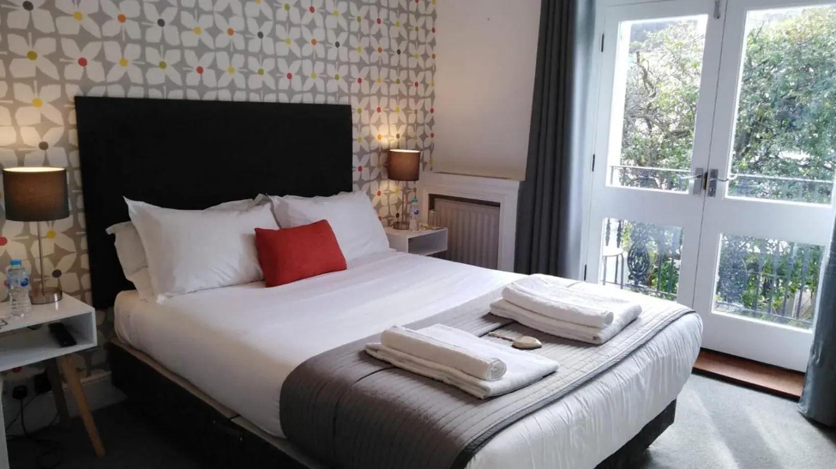 Garden view, Bed in The White House Garden view, Bed in The White House