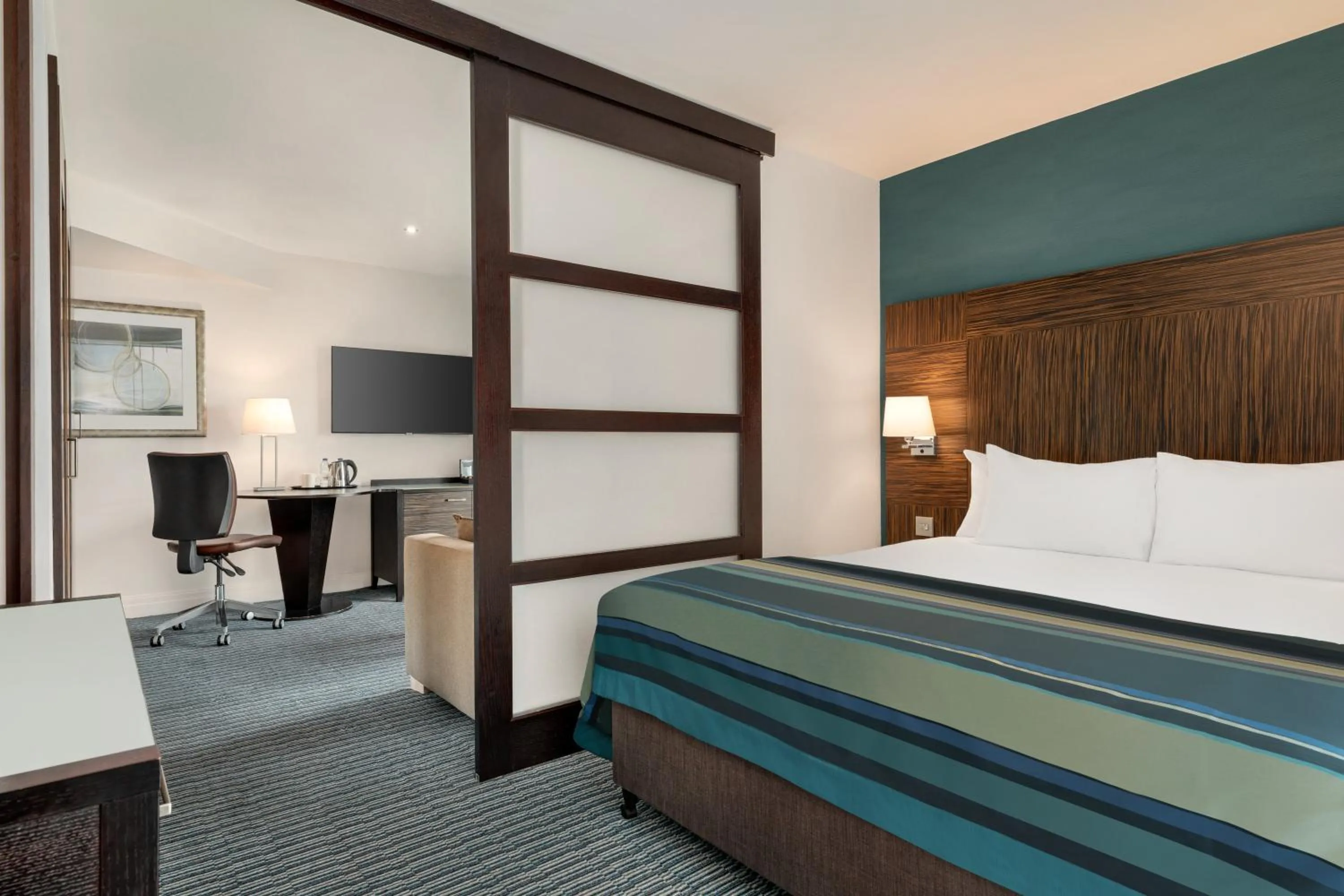 Bedroom, Bed in Holiday Inn Birmingham Airport - NEC by IHG