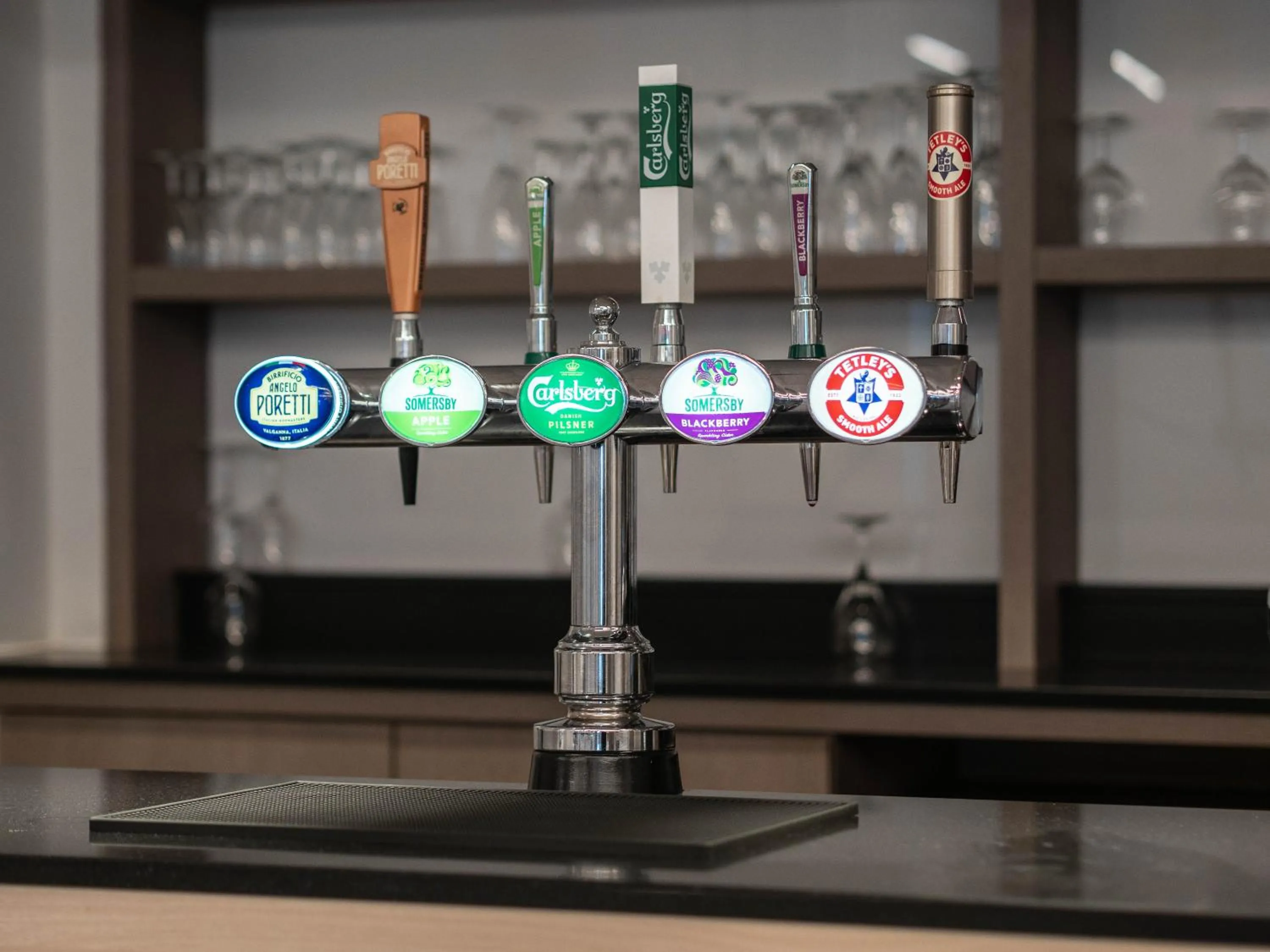 Lounge or bar in Holiday Inn Birmingham Airport - NEC by IHG