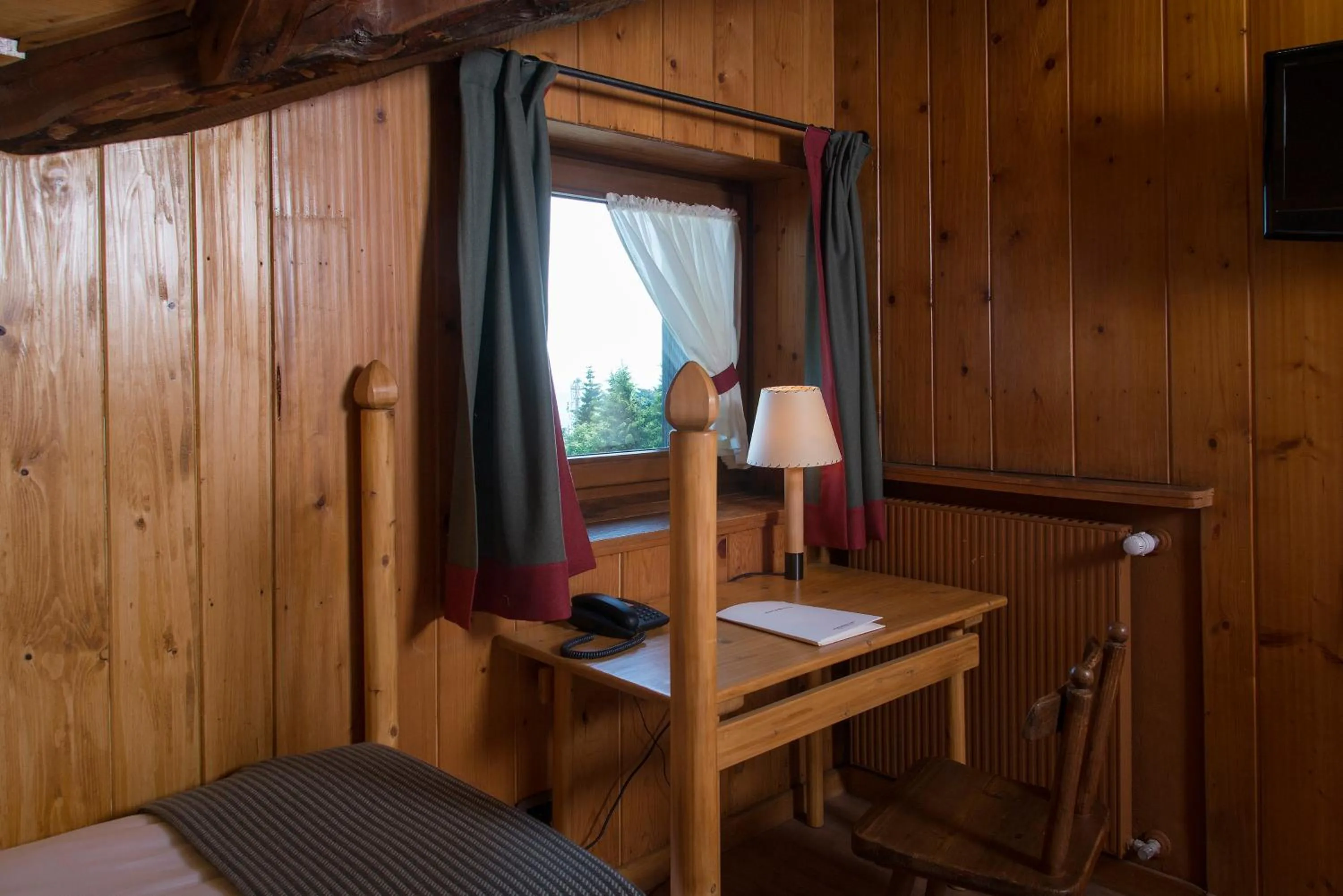 Decorative detail, Bed in Albergo Ristorante Bucaneve