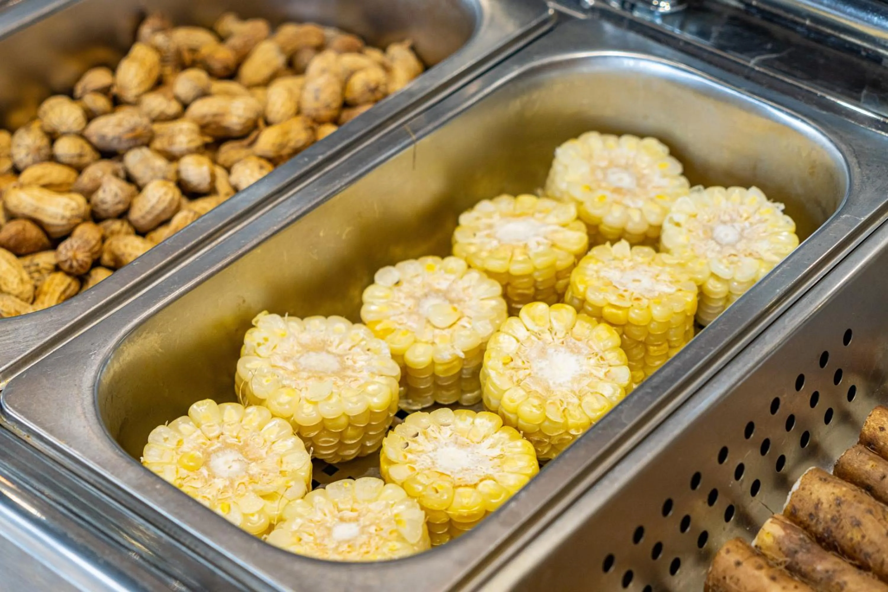 Breakfast in Wuyu Hotel - Chongqing Jiangbei Airport & Light Rail