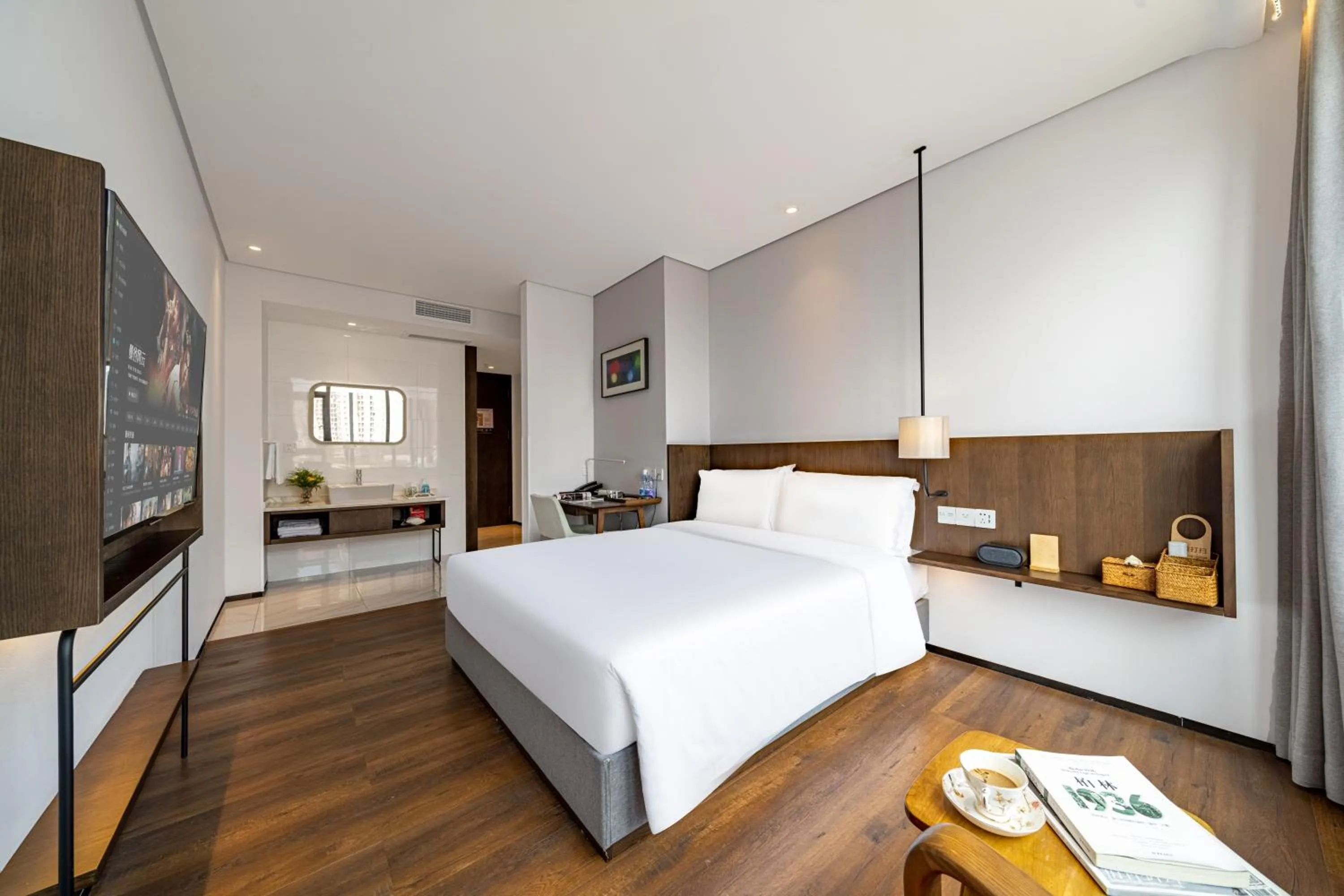 Photo of the whole room, Bed in Wuyu Hotel - Chongqing Jiangbei Airport & Light Rail