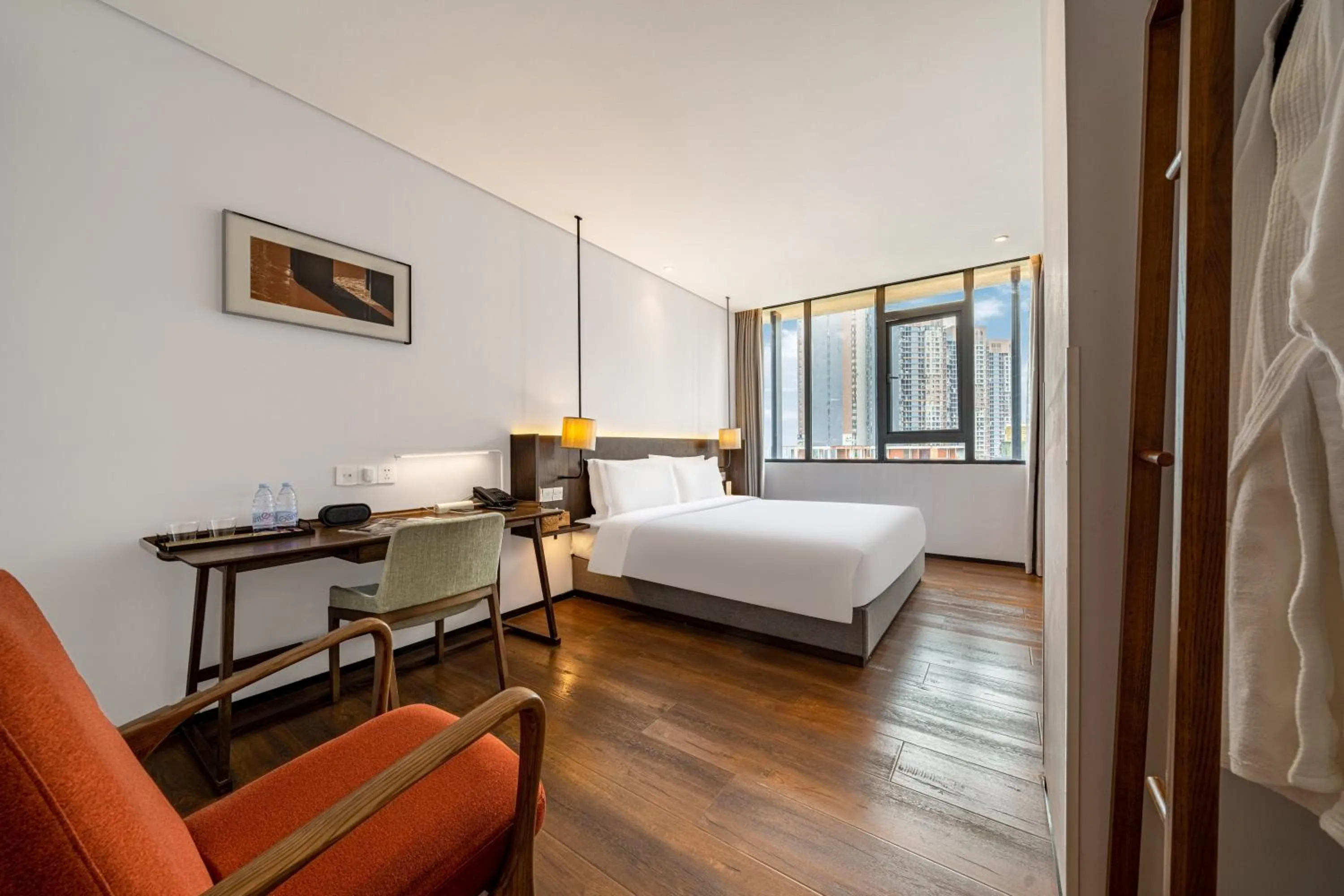 Photo of the whole room, Bed in Wuyu Hotel - Chongqing Jiangbei Airport & Light Rail