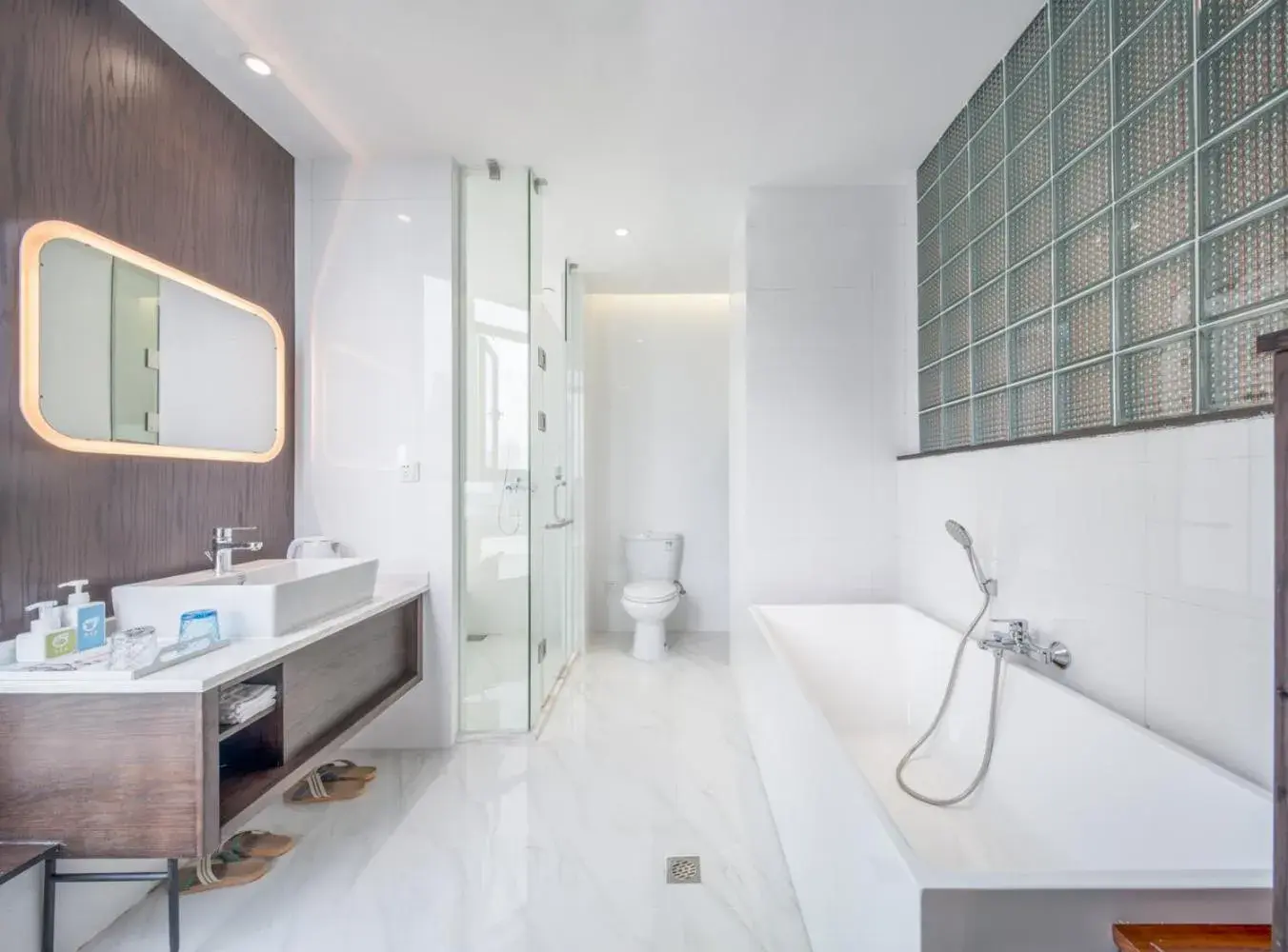 Twin Room with Bath in Wuyu Hotel - Chongqing Jiangbei Airport & Light Rail Twin Room with Bath in Wuyu Hotel - Chongqing Jiangbei Airport & Light Rail