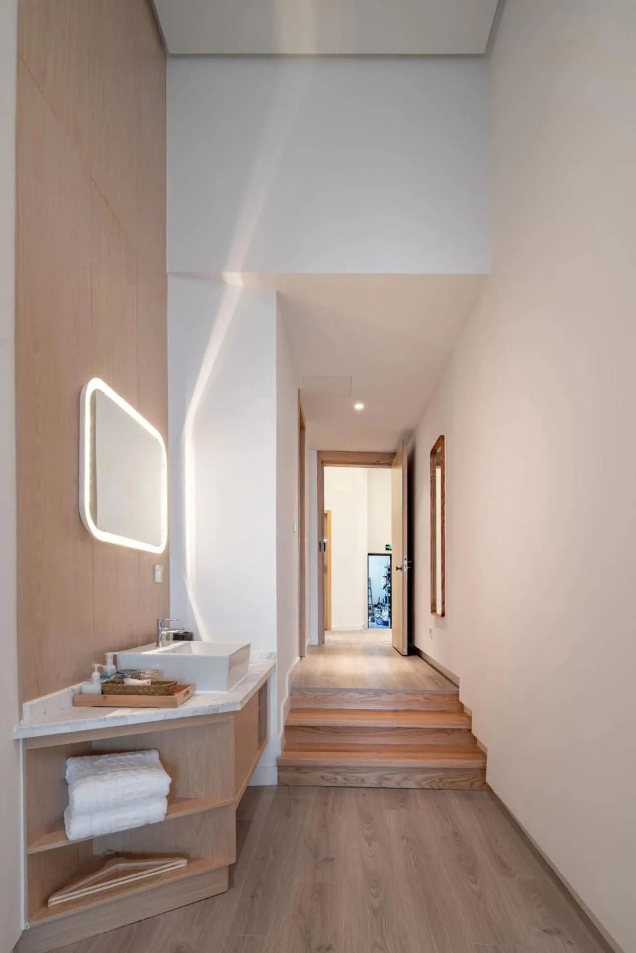 180 Degree Panoramic King Room in Wuyu Hotel - Chongqing Liangjiang Happiness Plaza & Xingfu Square & GuangdianYuan metro