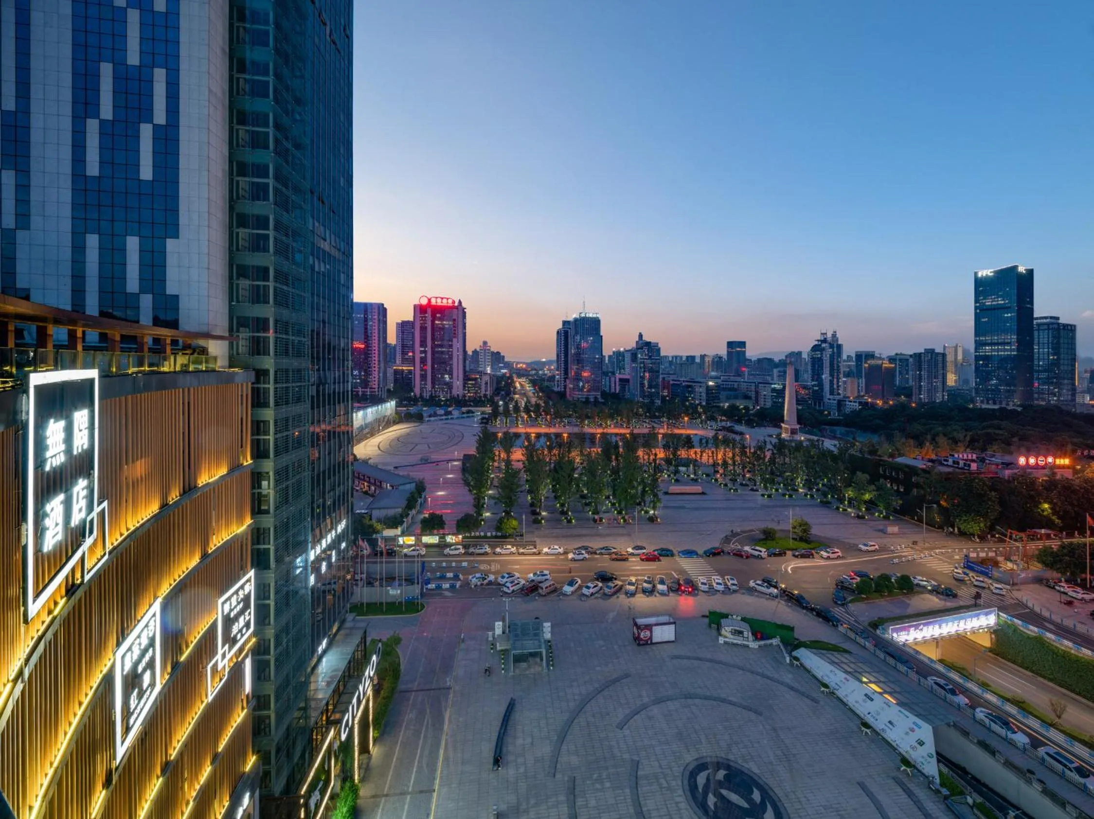 Wuyu Hotel - Chongqing Liangjiang Happiness Plaza & Xingfu Square & GuangdianYuan metro