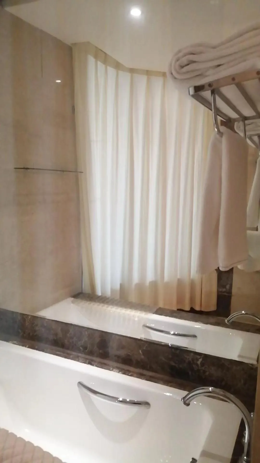 Hot Tub in Ramada Plaza Weifang