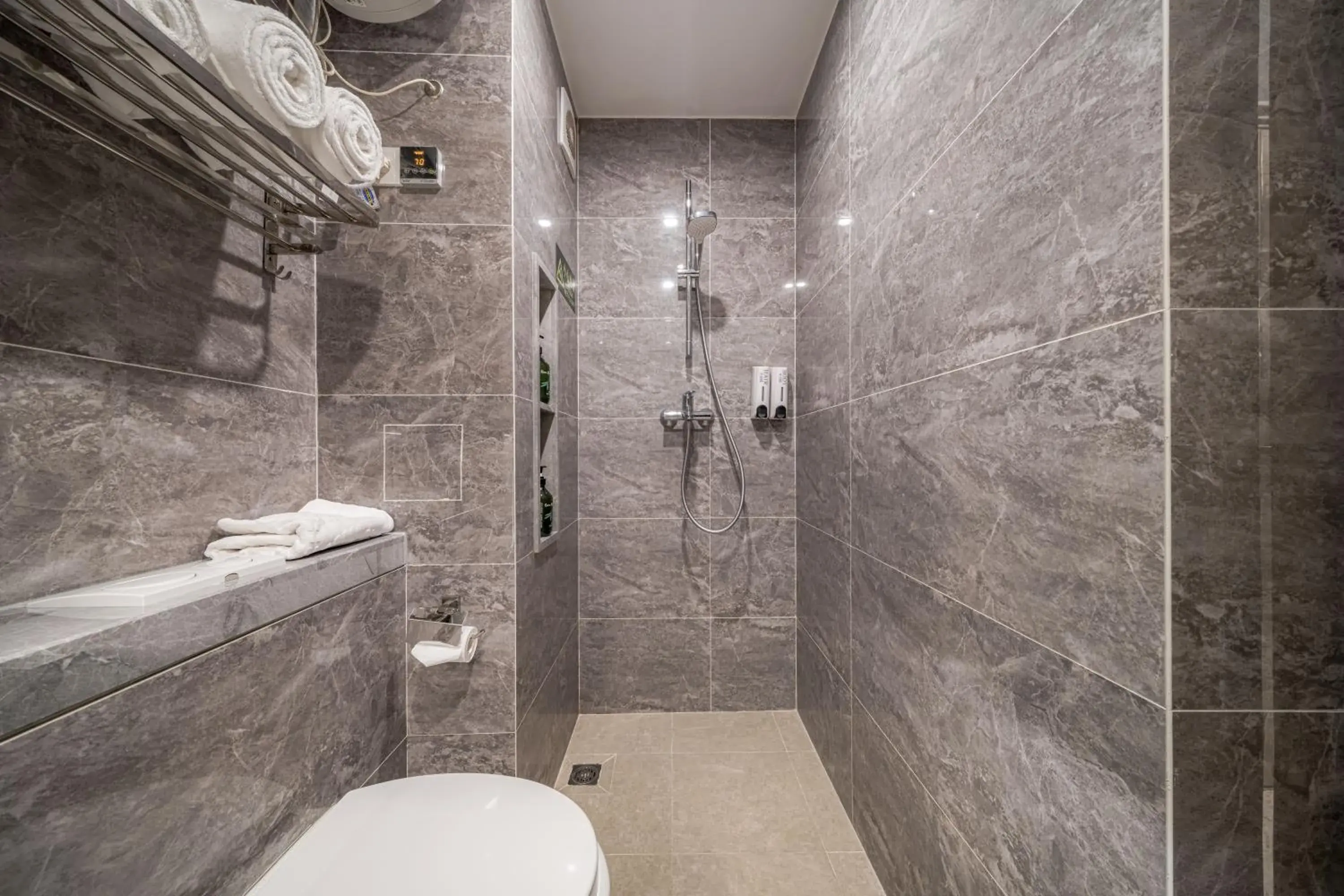 Toilet in Gepai Executive Apartment - Shenzhen Futian Convention and Exhibition Center Toilet in Gepai Executive Apartment - Shenzhen Futian Convention and Exhibition Center