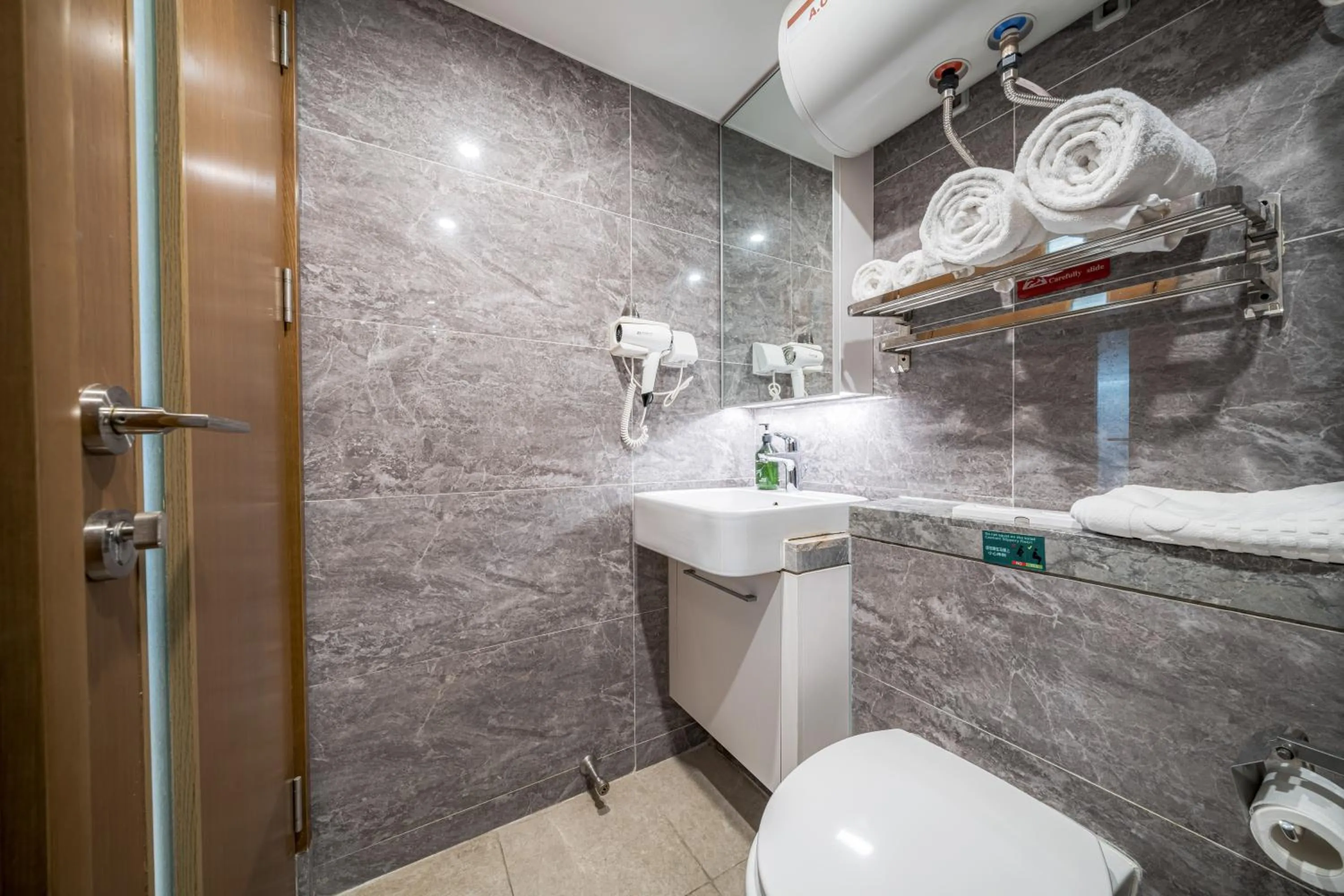 Shower in Gepai Executive Apartment - Shenzhen Futian Convention and Exhibition Center