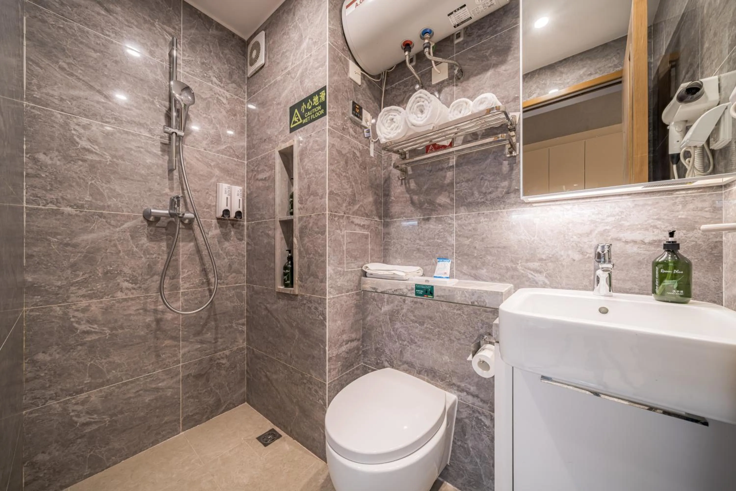Shower in Gepai Executive Apartment - Shenzhen Futian Convention and Exhibition Center