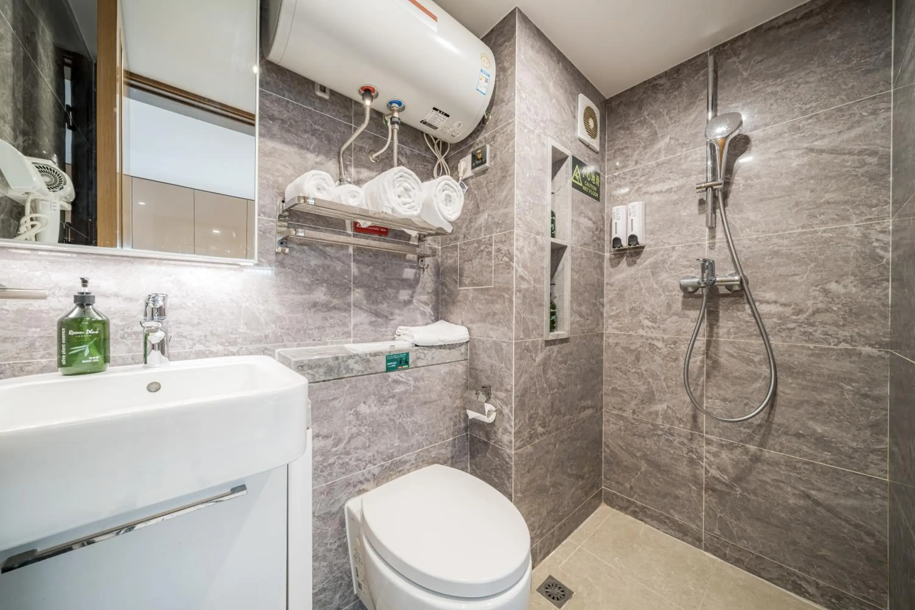 Toilet in Gepai Executive Apartment - Shenzhen Futian Convention and Exhibition Center Toilet in Gepai Executive Apartment - Shenzhen Futian Convention and Exhibition Center