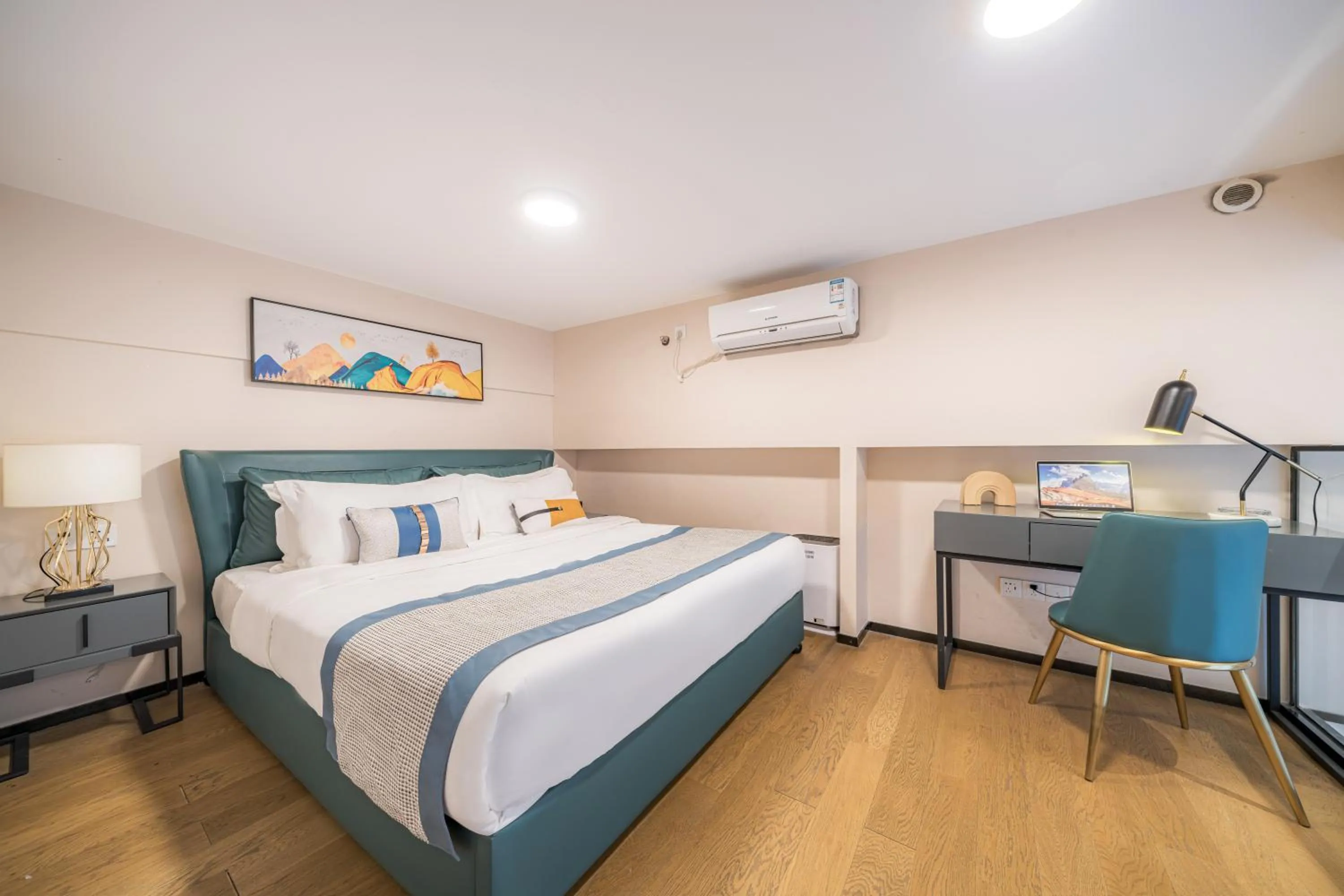 Bedroom, Bed in Gepai Executive Apartment - Shenzhen Futian Convention and Exhibition Center