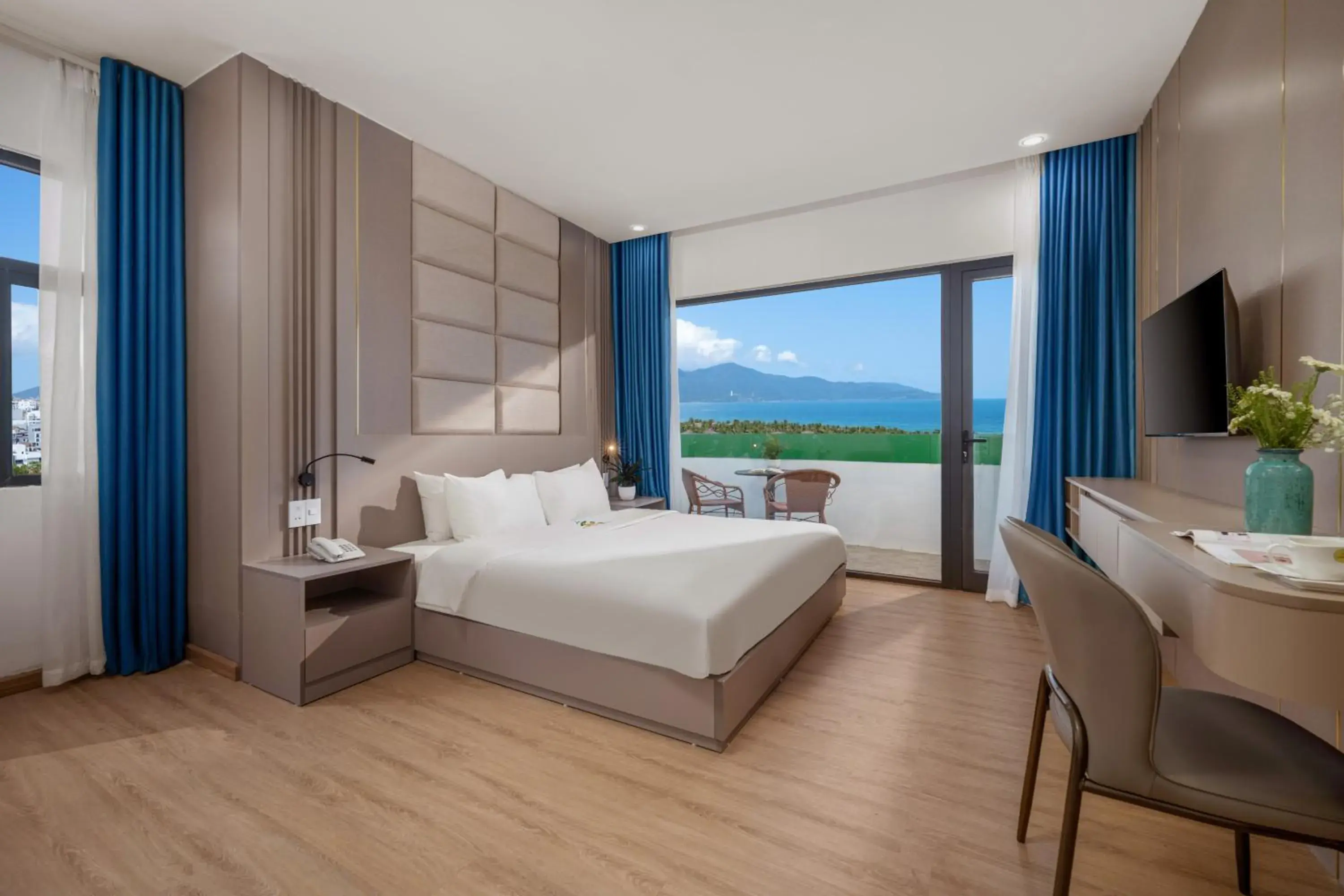 King Room with Sea View in ELC Da Nang Hotel & Spa King Room with Sea View in ELC Da Nang Hotel & Spa