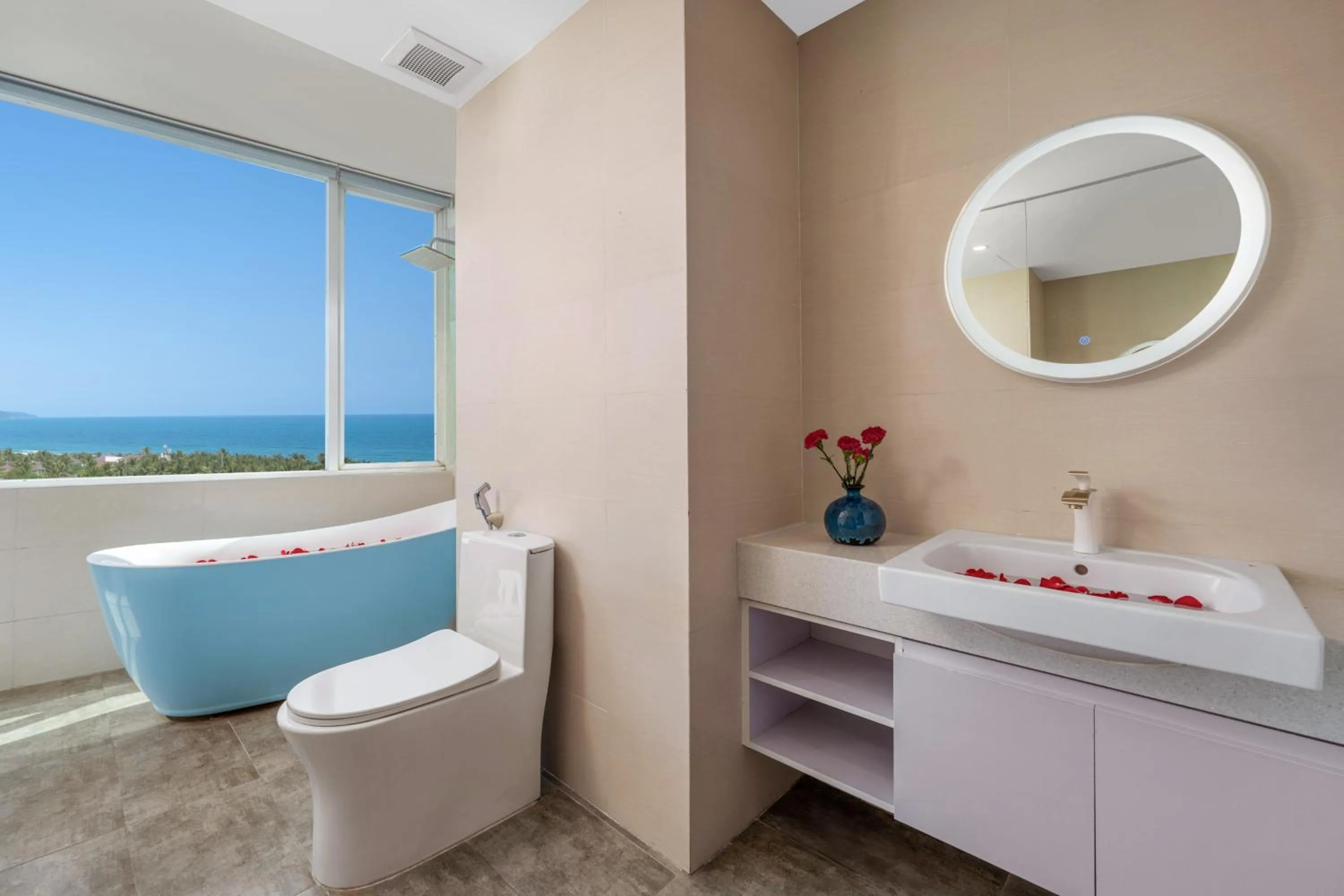 Shower in Fansipan Da Nang Hotel