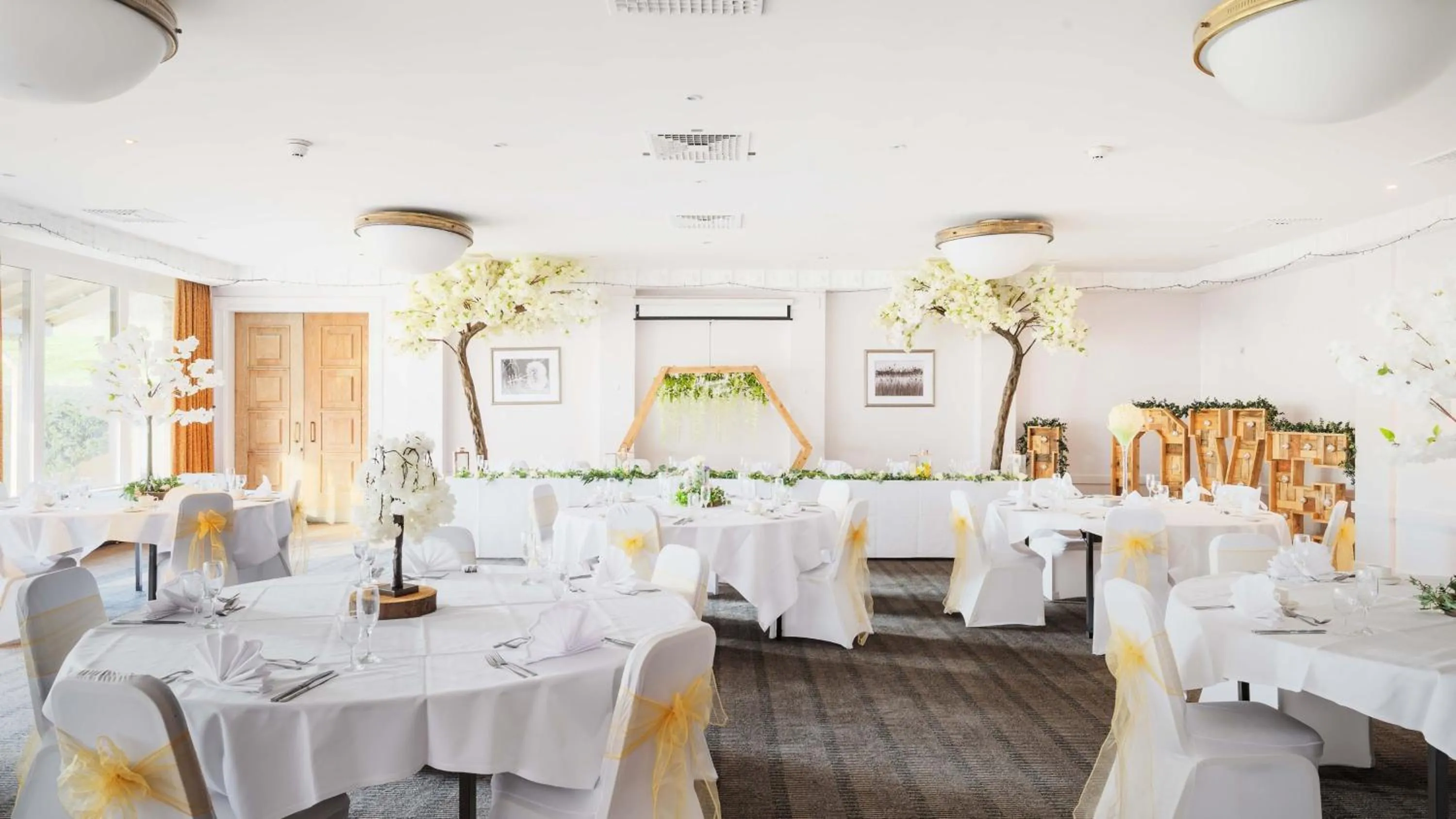 Meeting/conference room in Holiday Inn Leeds Brighouse by IHG