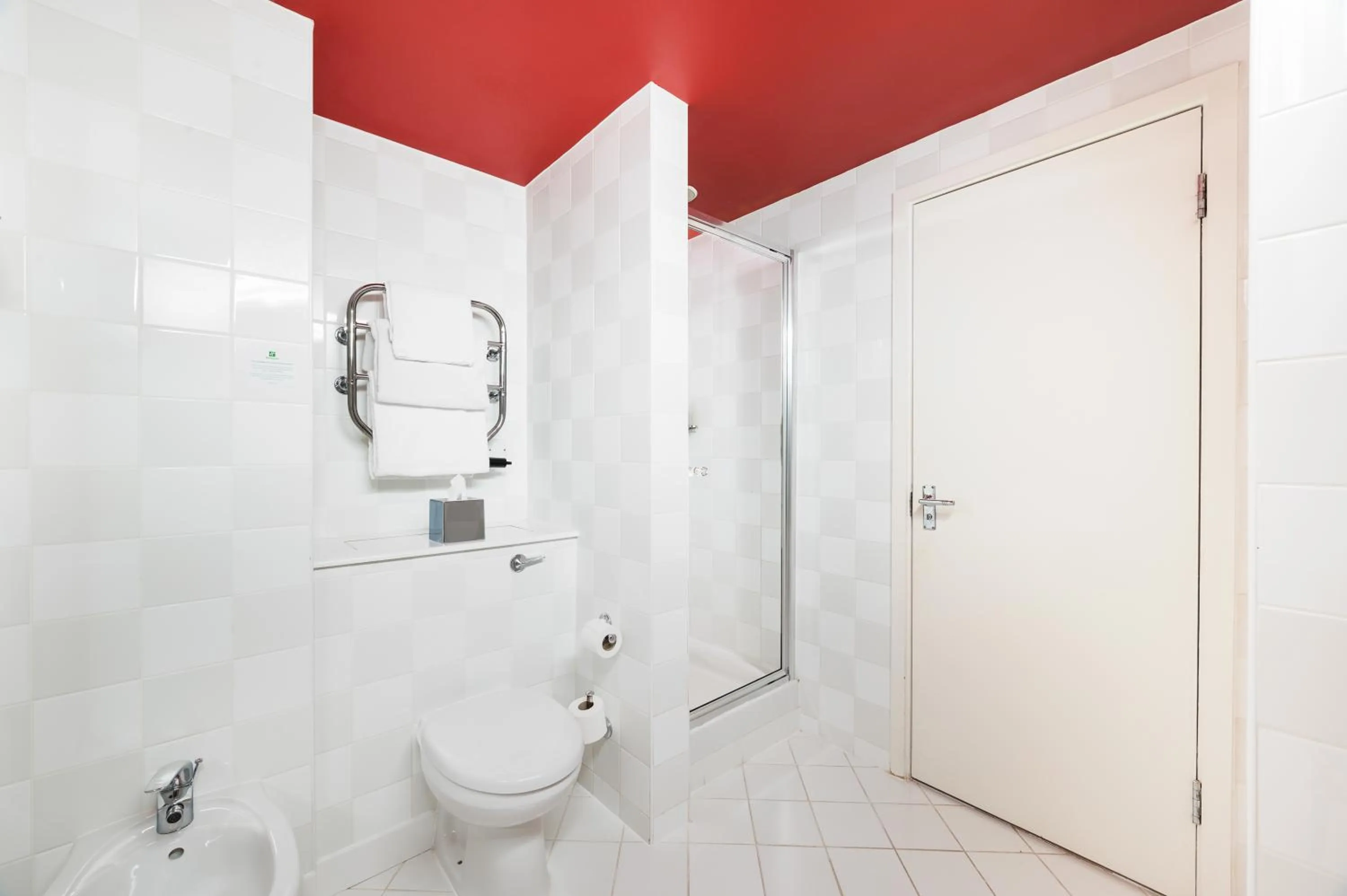 Shower in Holiday Inn Leeds Brighouse by IHG