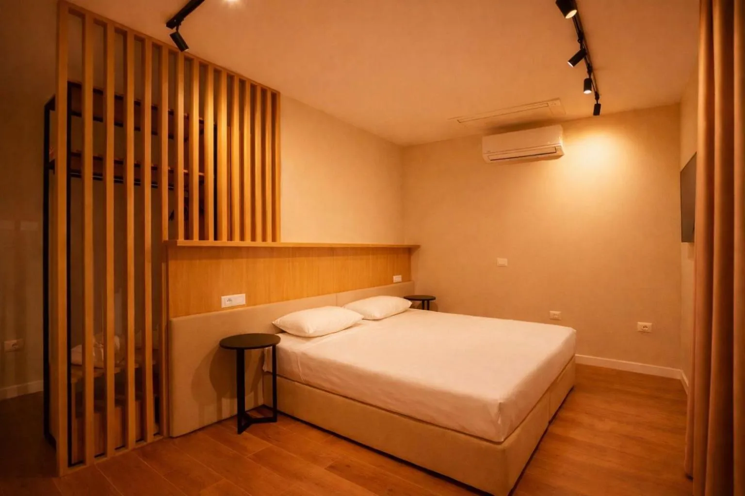 Bed in Hotel Relax City Center