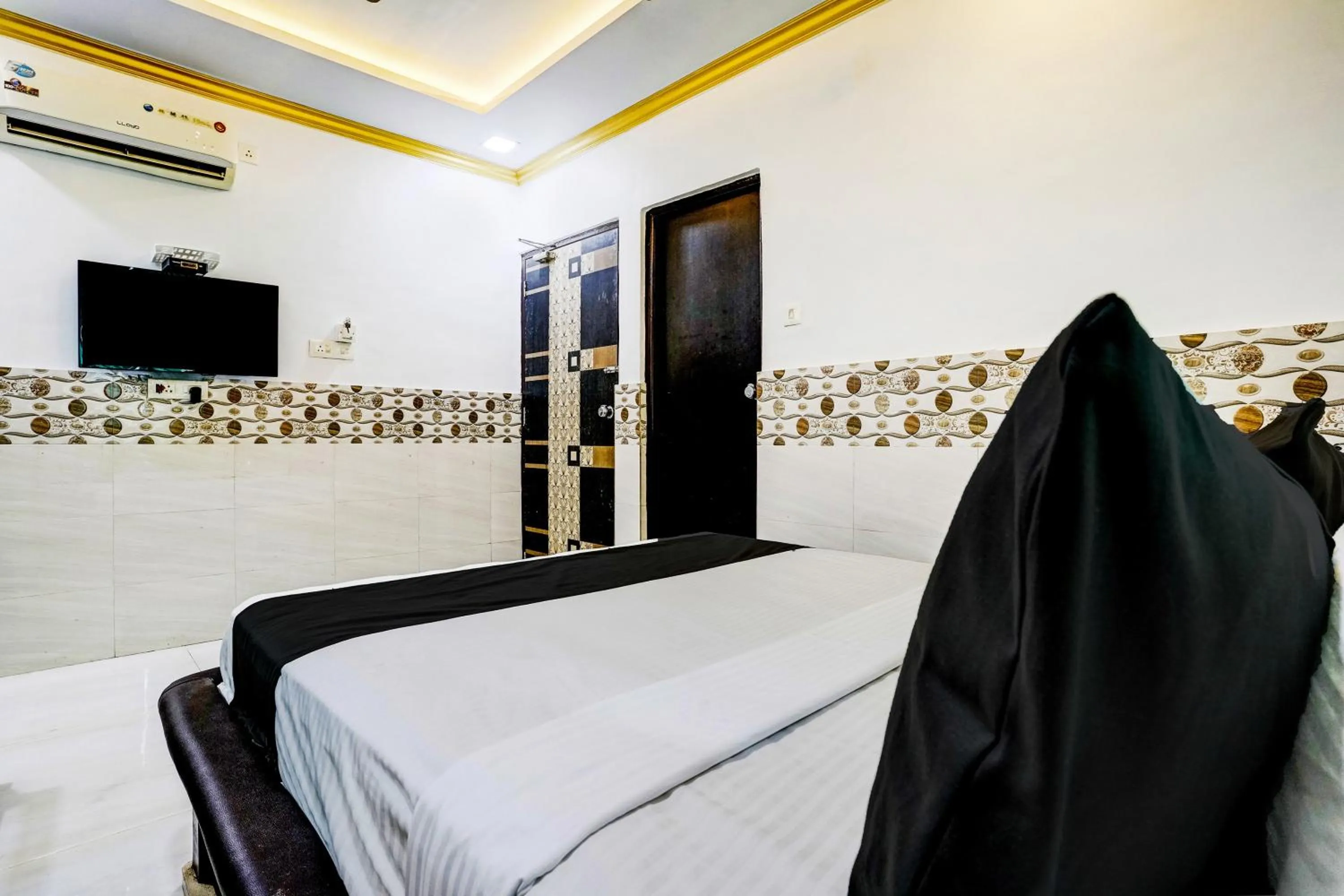 Bedroom, Bed in Hotel O Shree Sai Residency