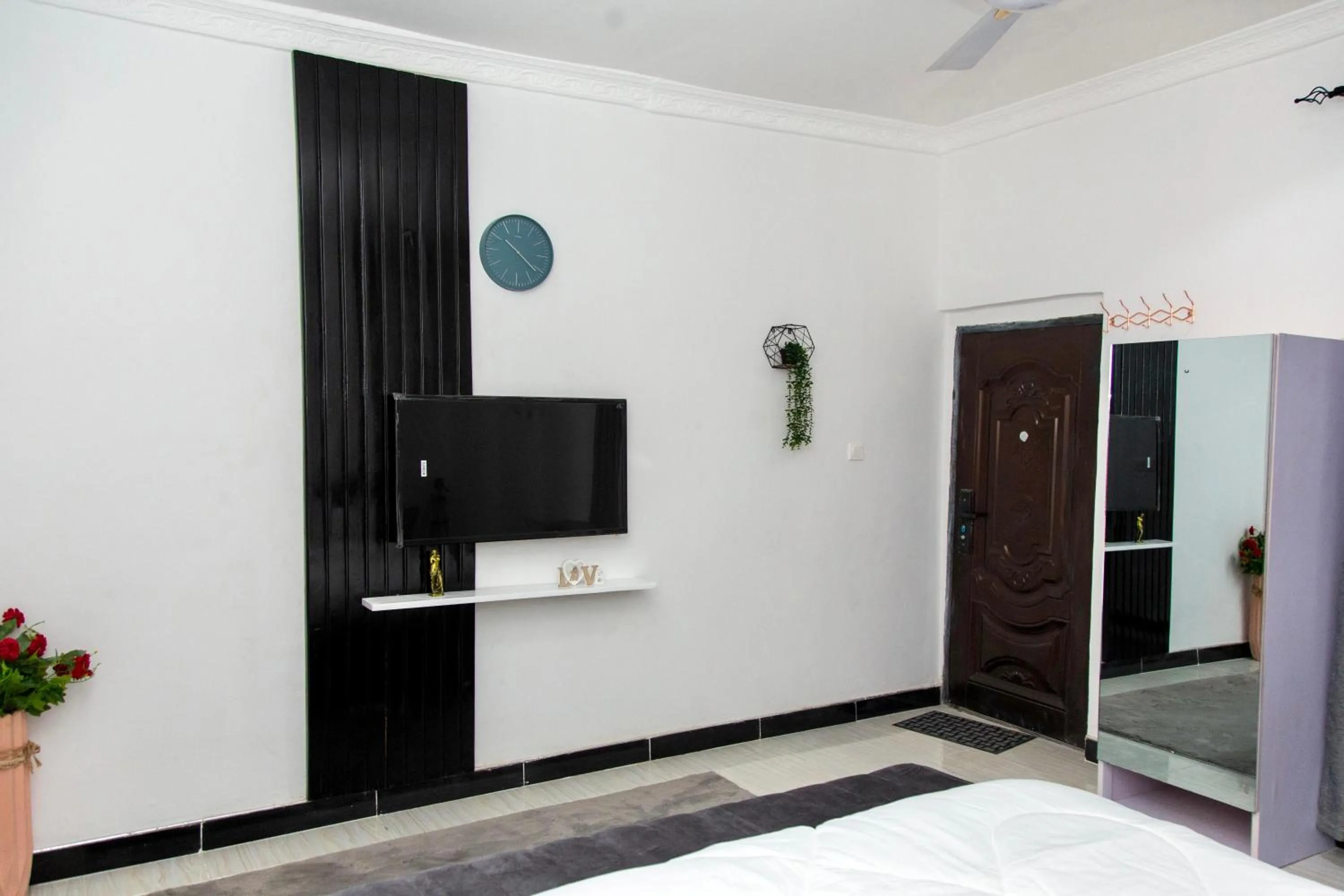 TV and multimedia, Bed in BryMac Hotel