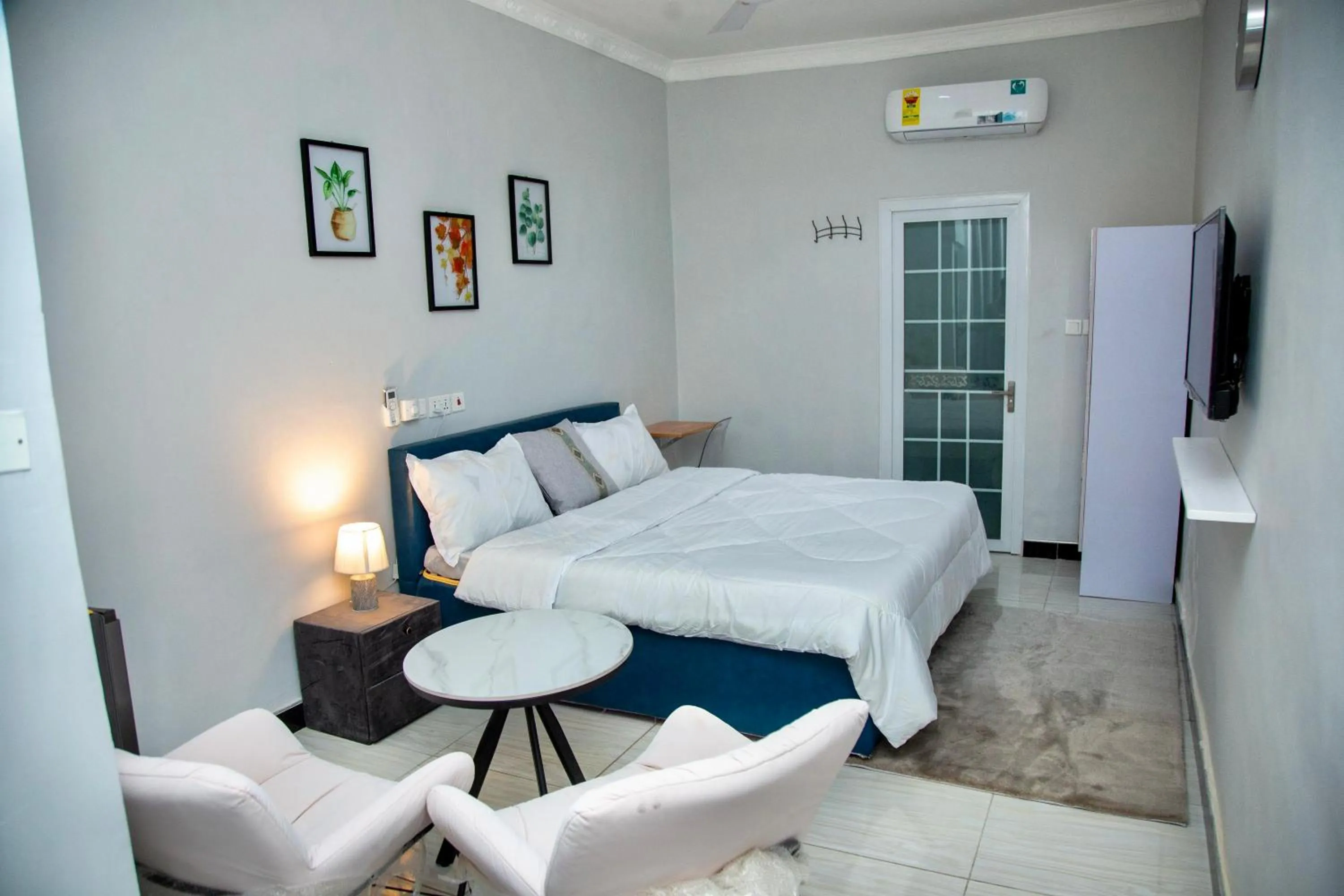 Photo of the whole room, Bed in BryMac Hotel