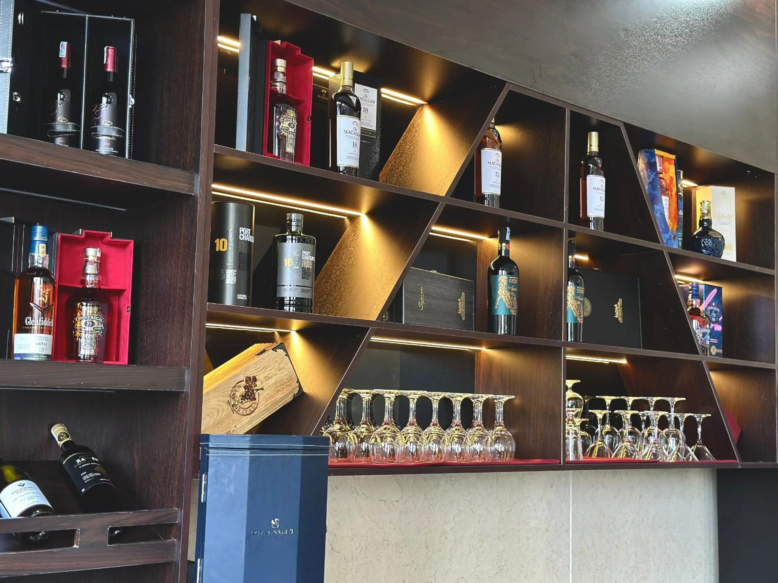 Lounge or bar in ViAn Hotel And Spa Danang