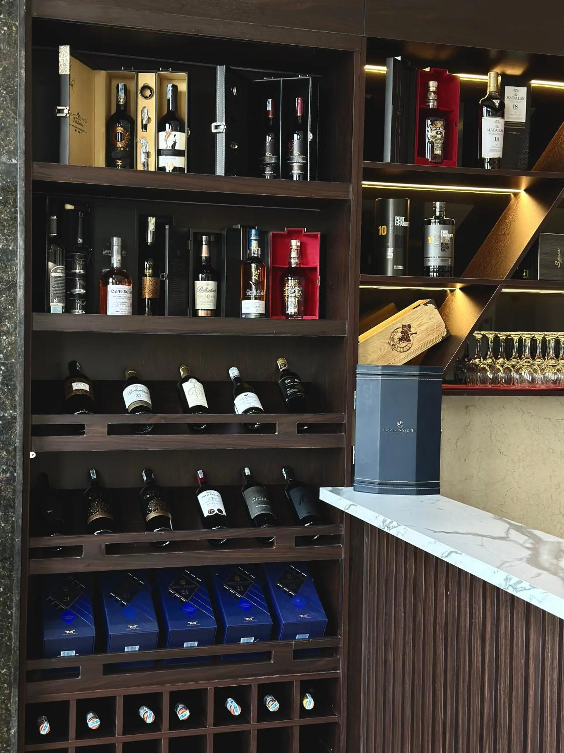 Lounge or bar in ViAn Hotel And Spa Danang