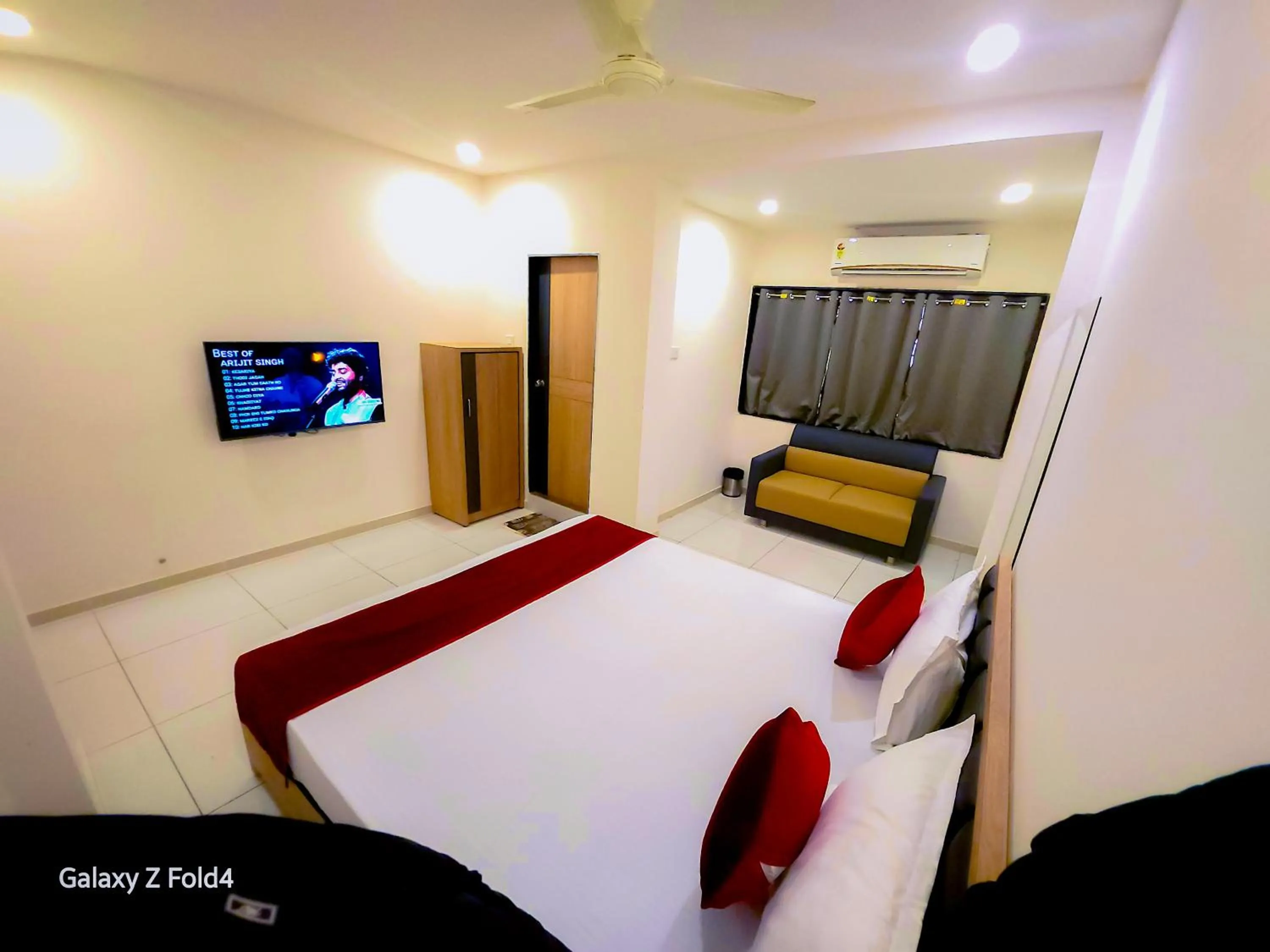 Bedroom, Bed in Hotel Near Me, Rajkot