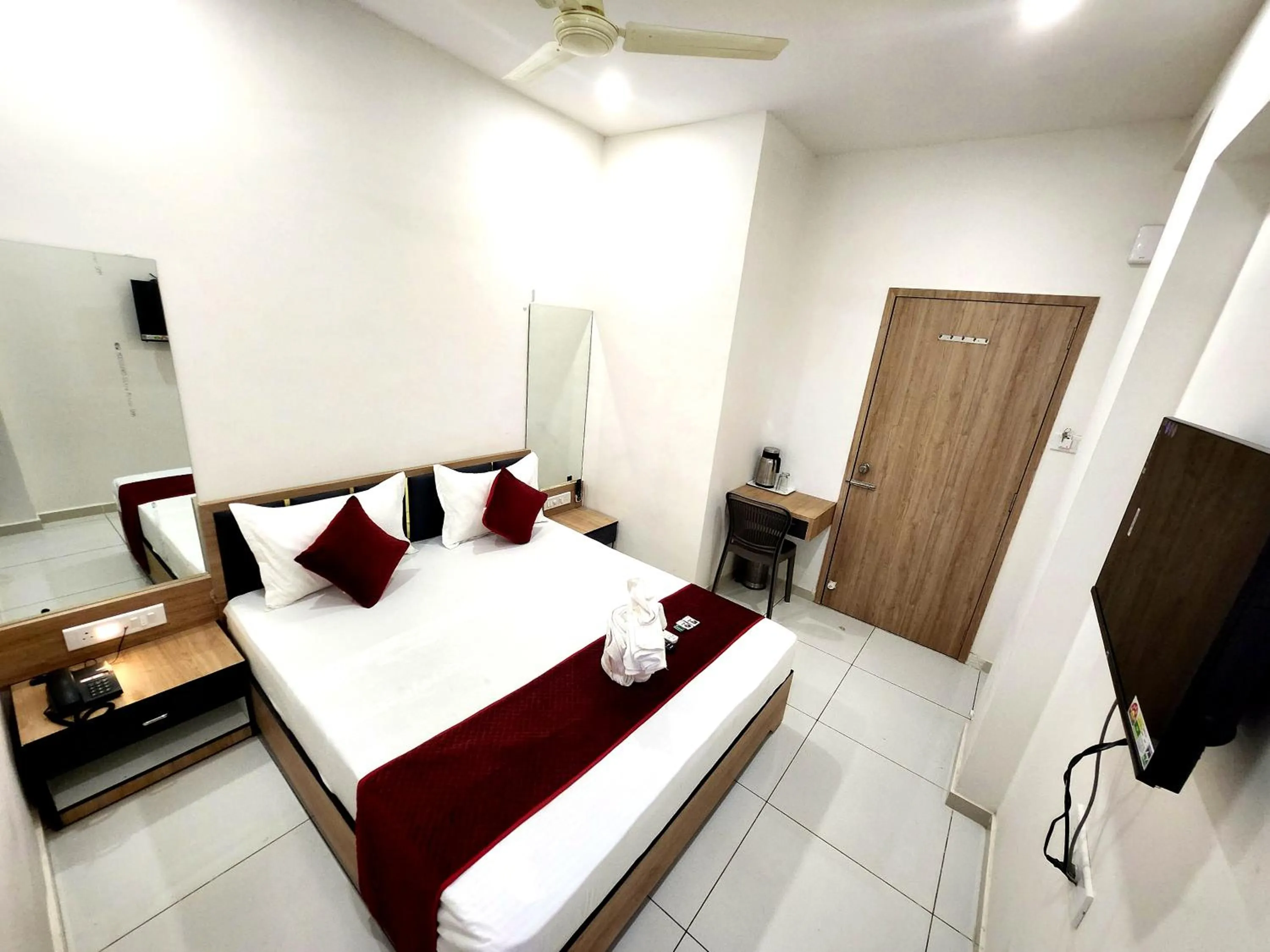 Bedroom, Bed in Hotel Near Me, Rajkot