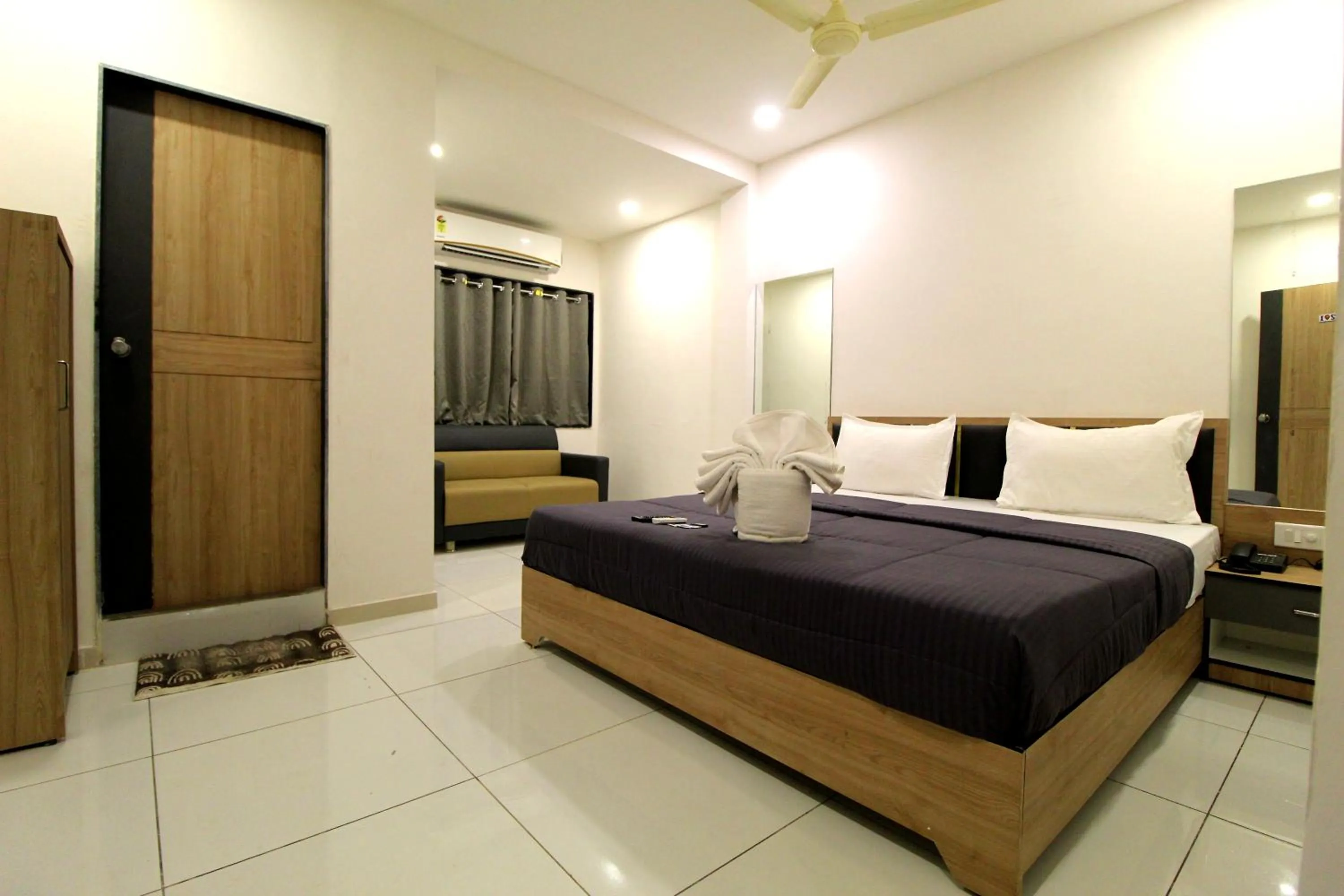 Bedroom, Bed in Hotel Near Me, Rajkot