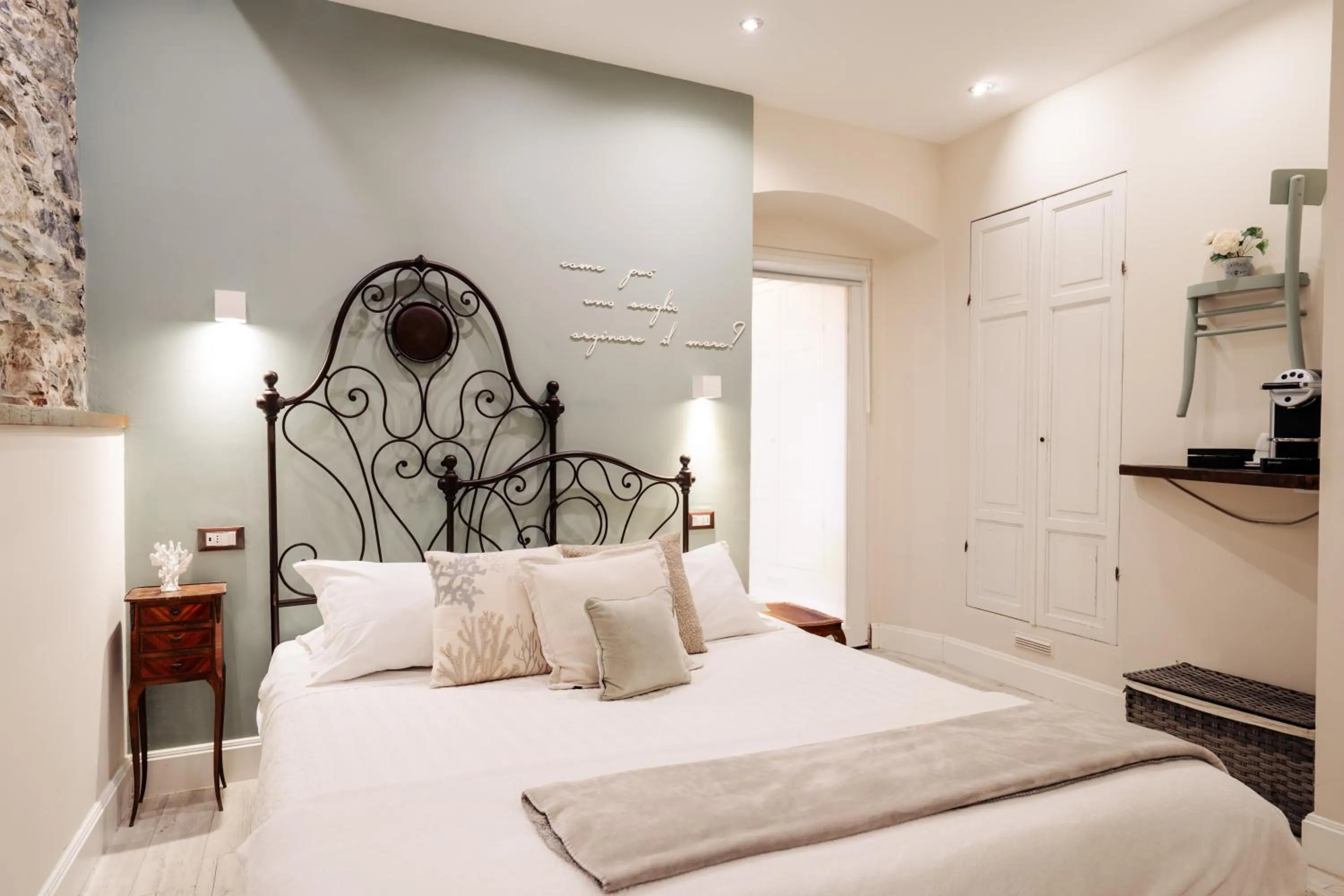 Photo of the whole room, Bed in Le 5 Terre La Spezia